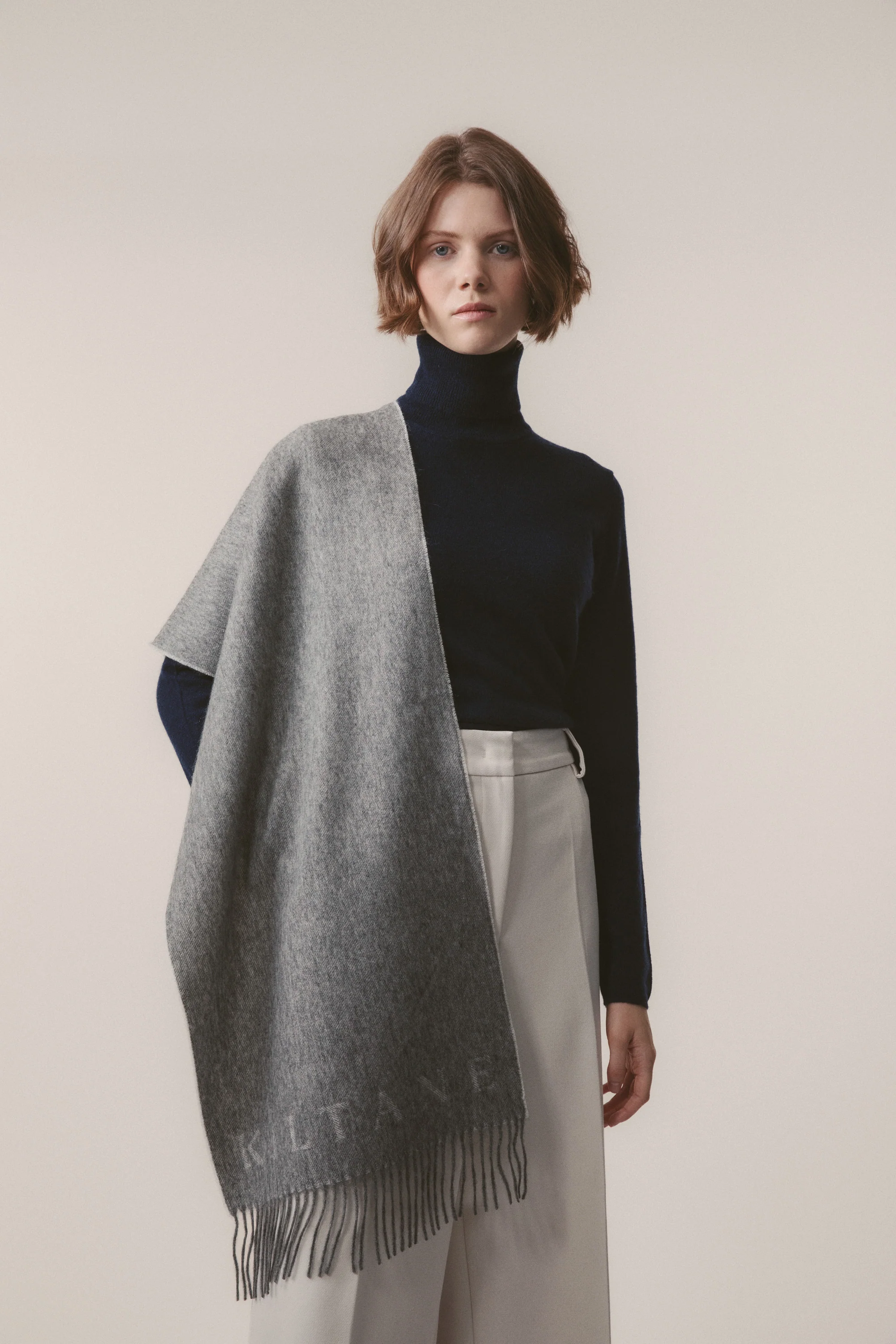 Kiltane Logo Cashmere Wide Scarf - White & Grey - Image 2