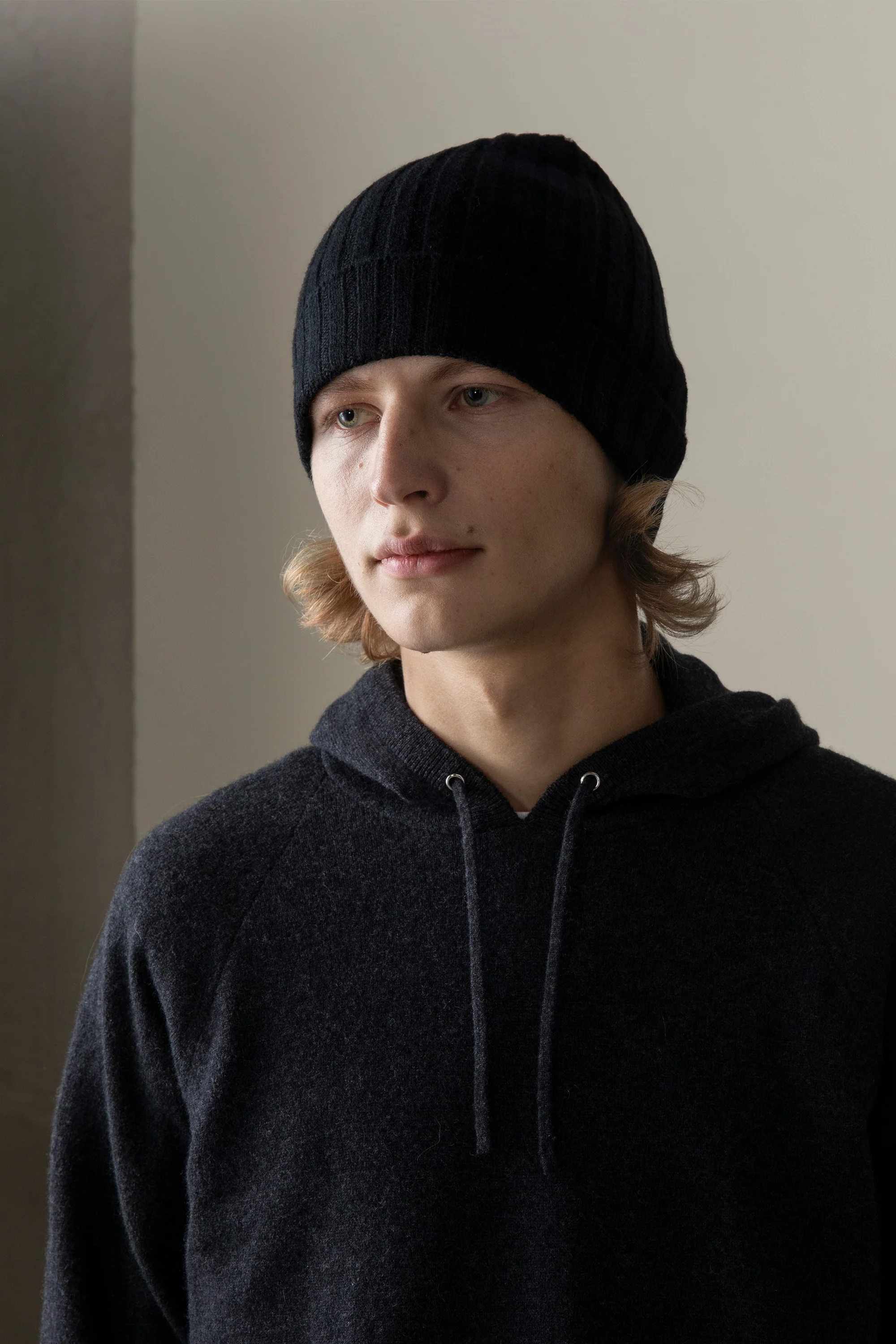Unisex Cashmere Wide Ribbed Beanie Hat - Black - Image 2