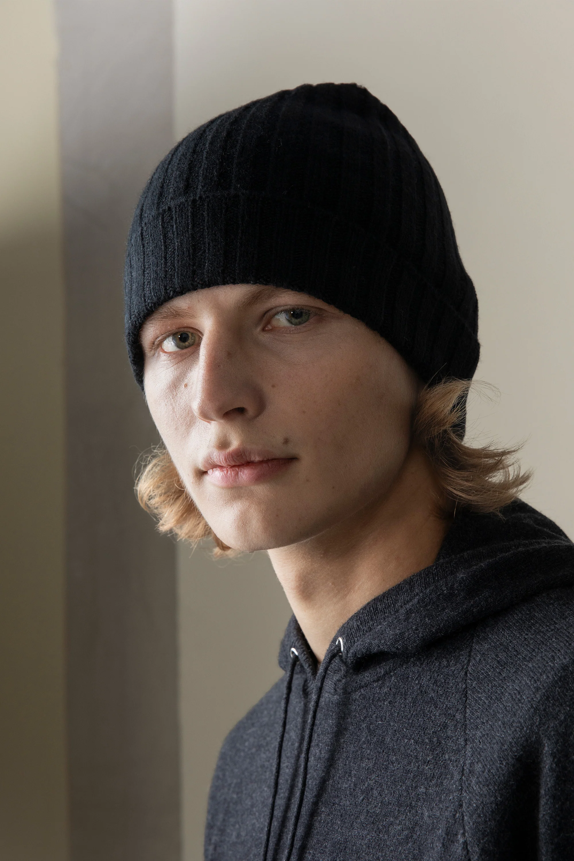 Unisex Cashmere Wide Ribbed Beanie Hat - Black - Image 3