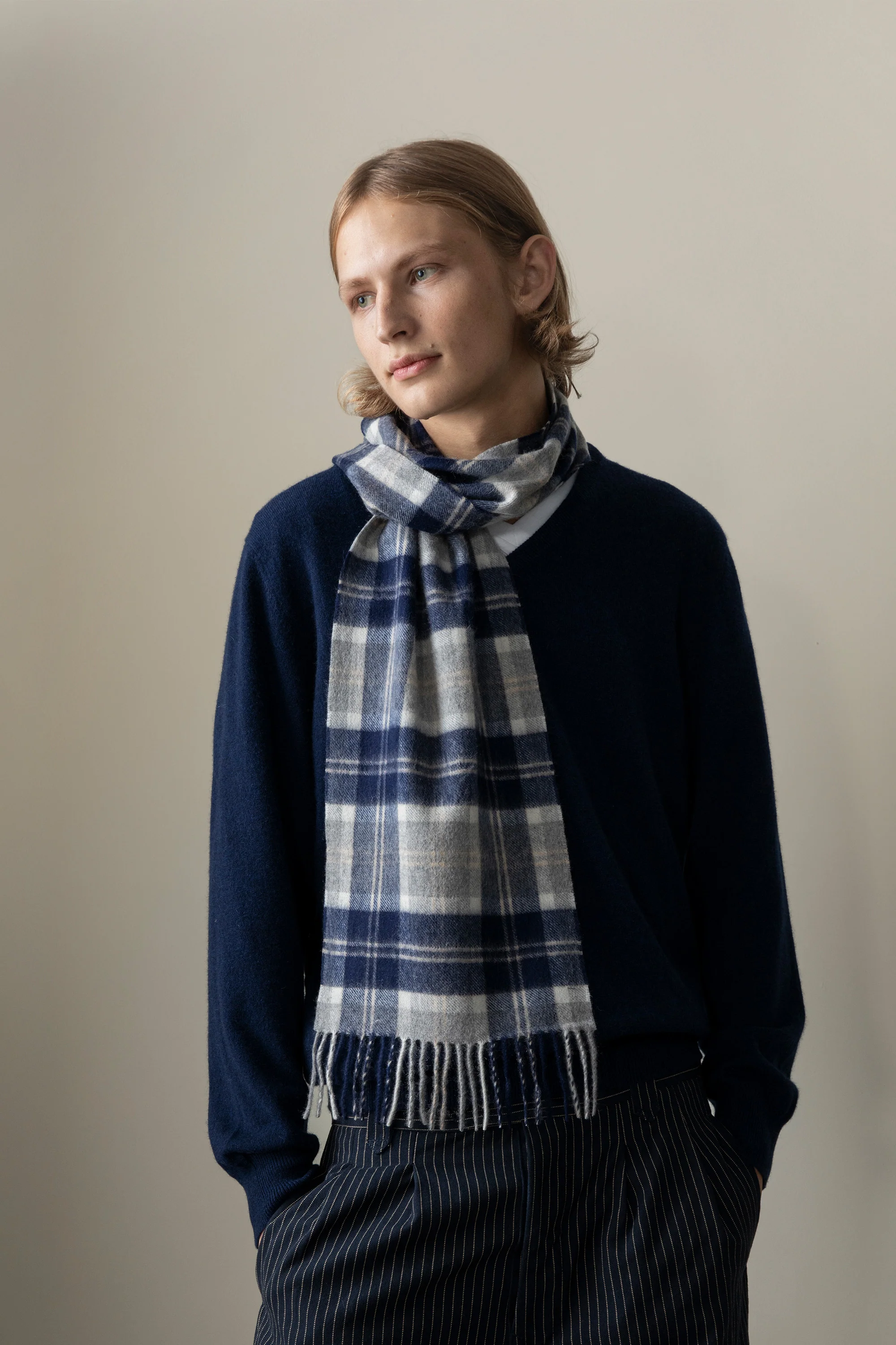 Heritage Tartan Cashmere Scarf - Silver Bannockbane - Image 2