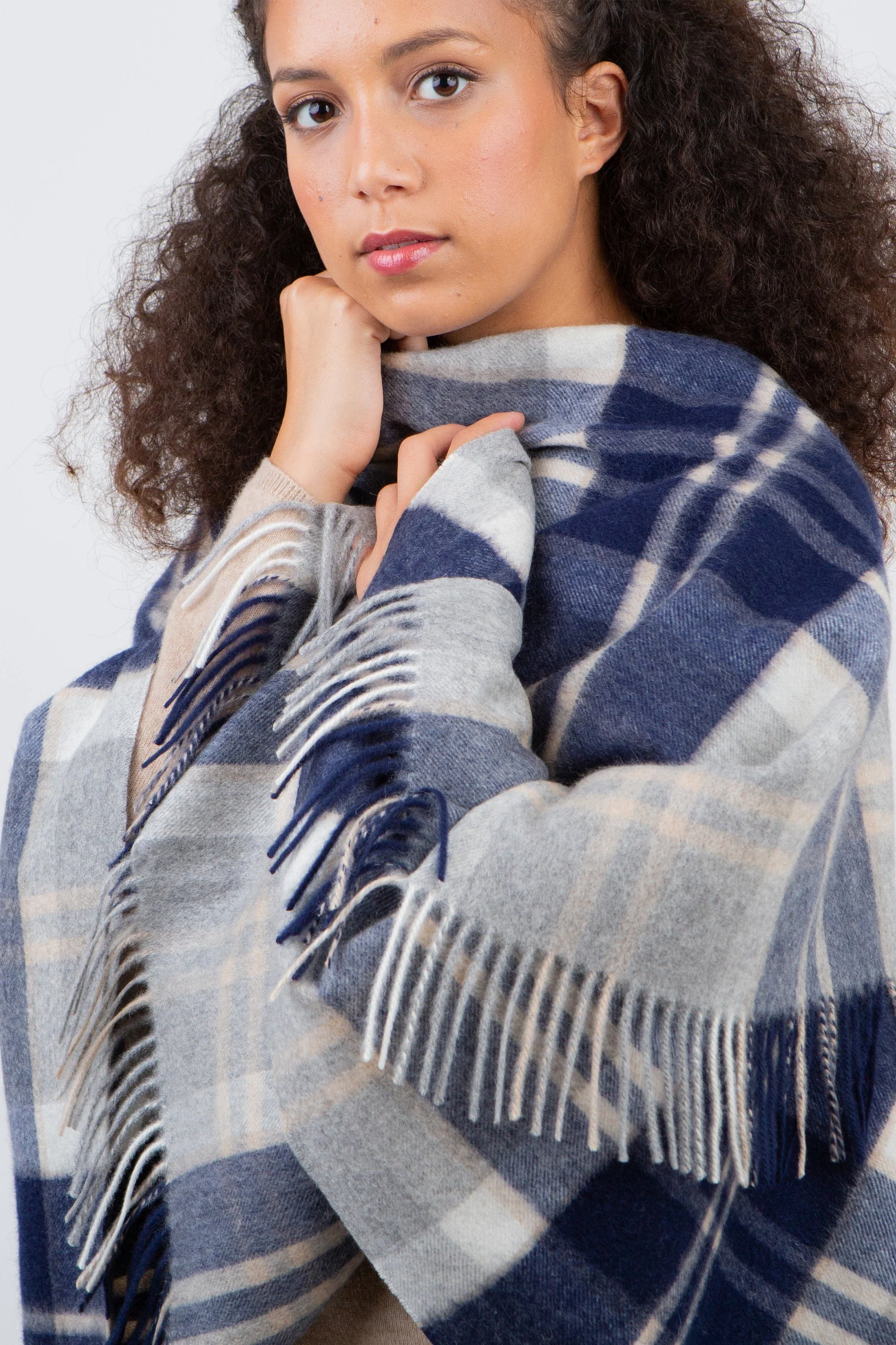 Heritage Tartan Cashmere Wrap - Silver Bannockbane - Image 3