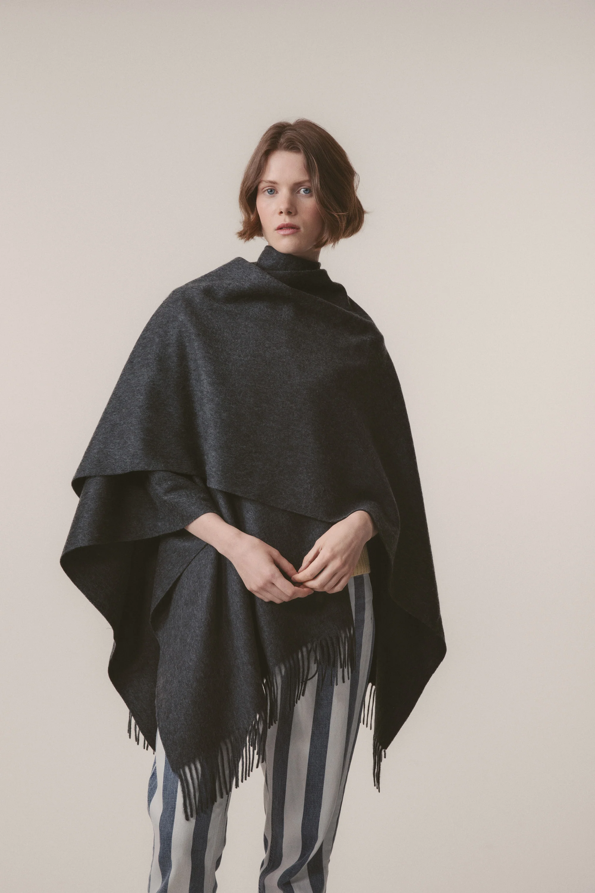 Solid Cashmere Wrap - Steinway Grey - Image 3