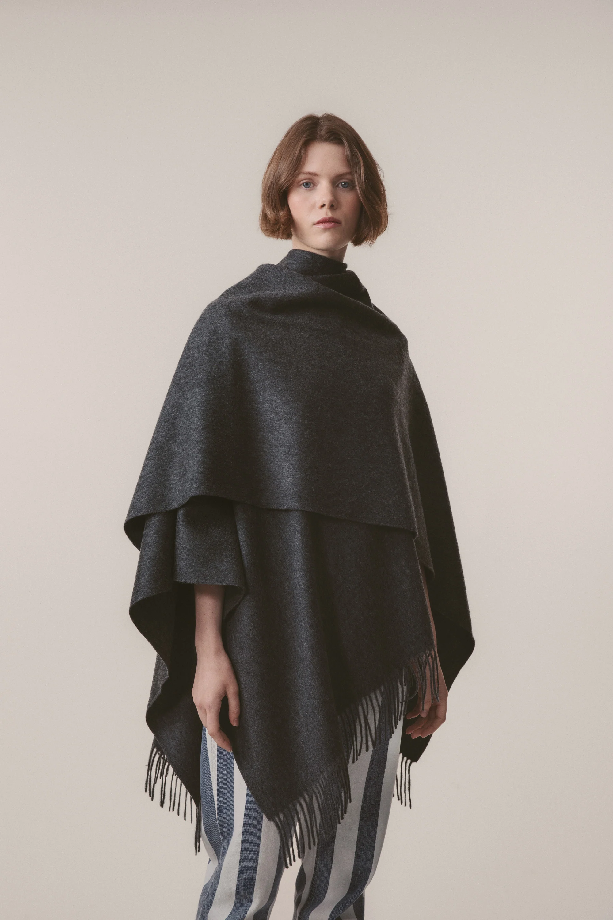 Solid Cashmere Wrap - Steinway Grey - Image 4