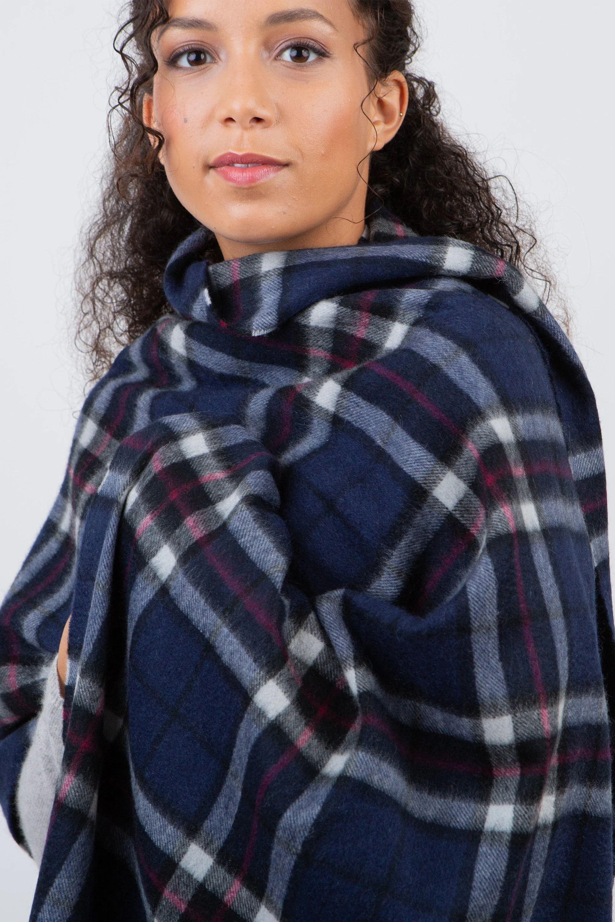 Cashmere Stole - Navy Scotty Thompson - Image 3