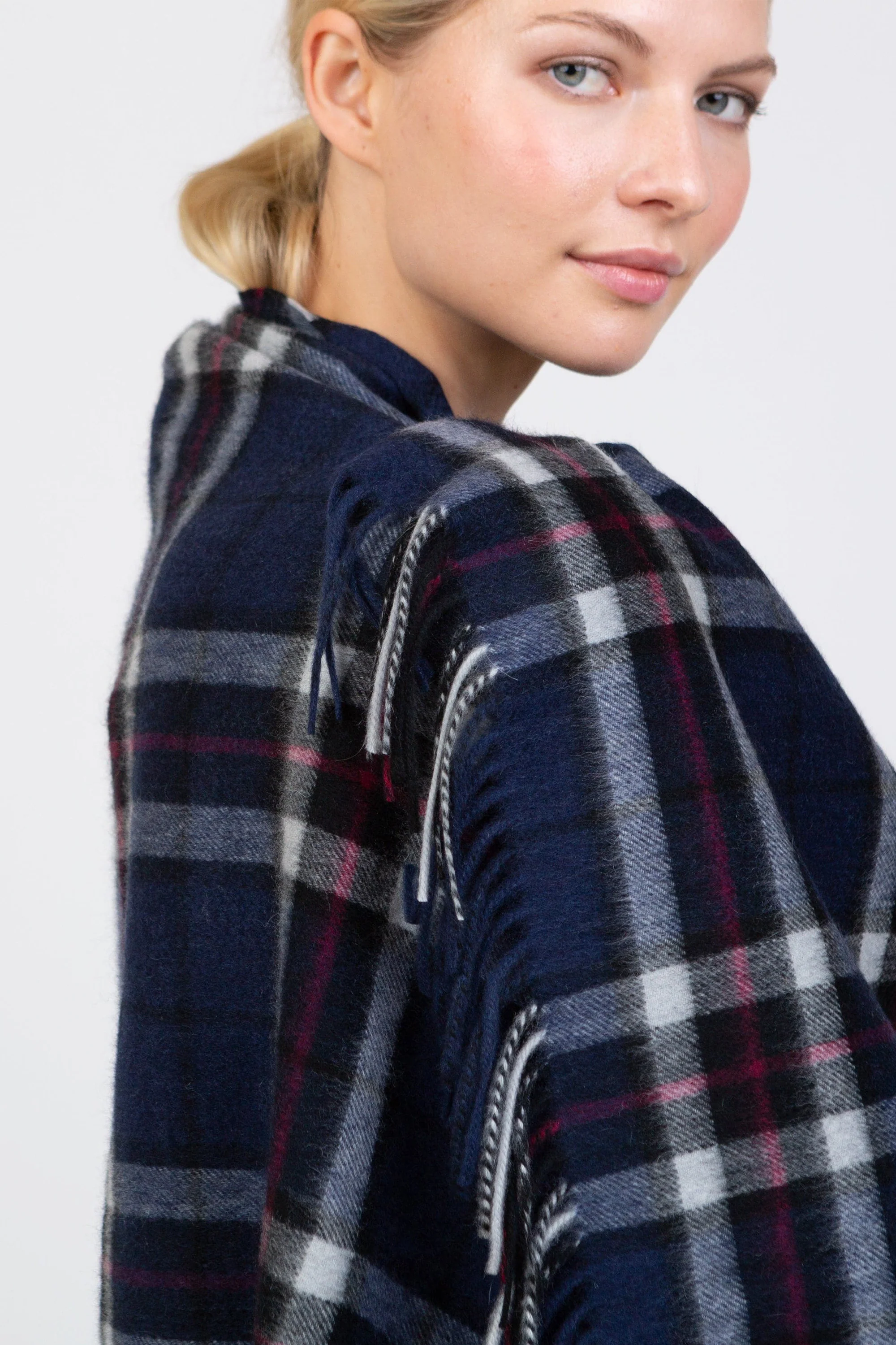 Scotty Thompson Cashmere Stole - Navy - Image 4