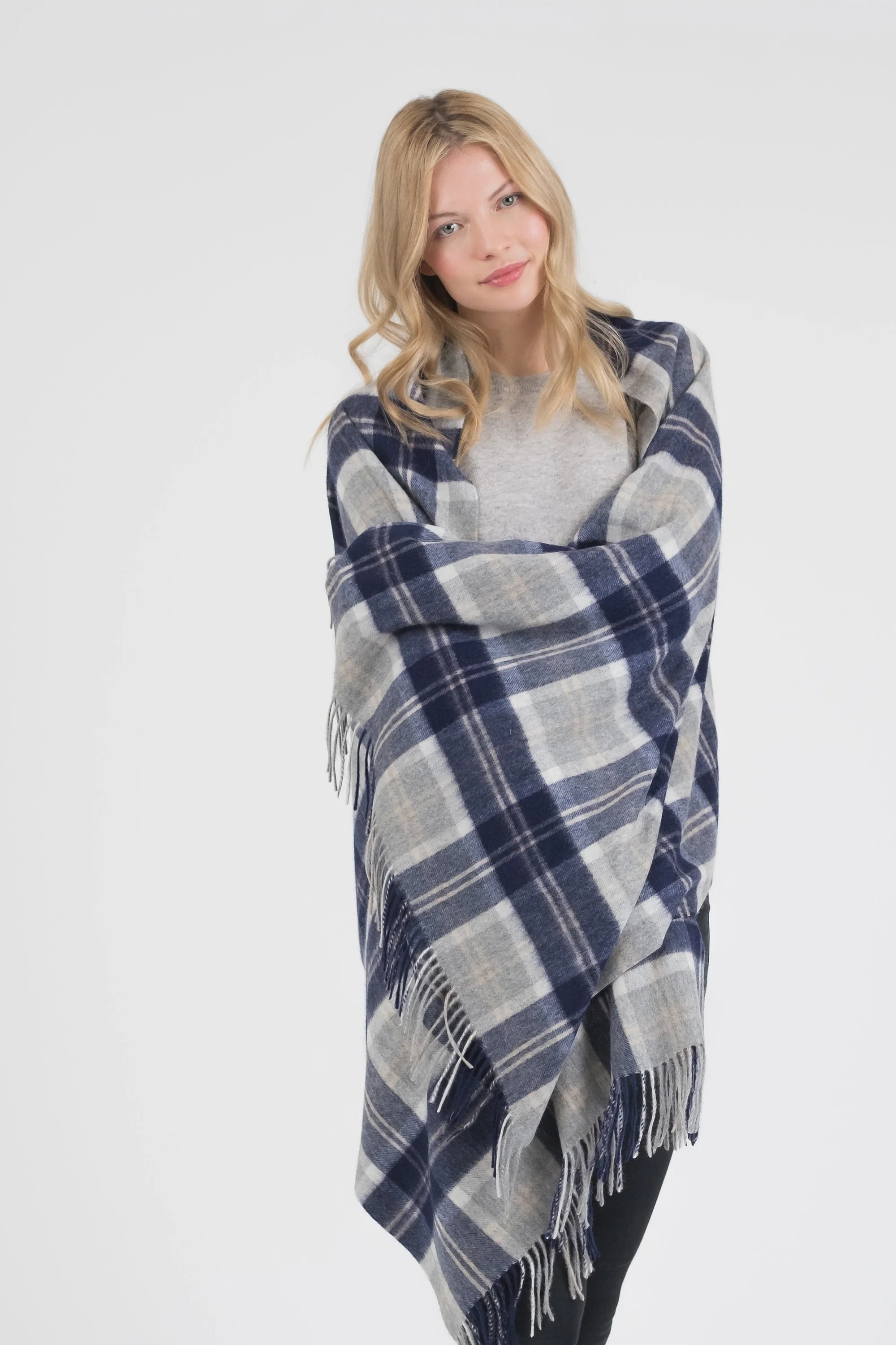 Heritage Tartan Cashmere Stole - Silver Bannockbane - Image 3