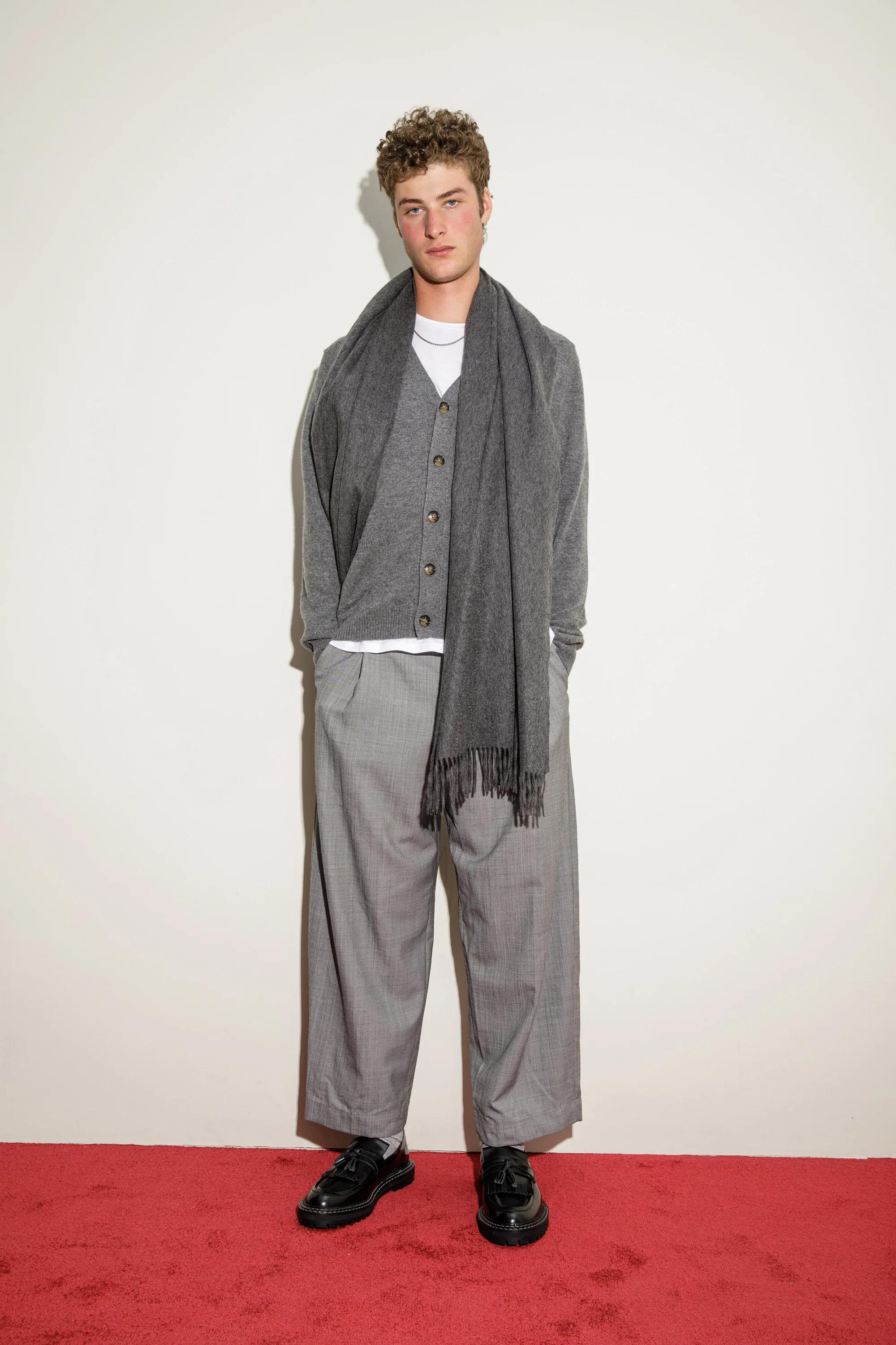 Solid Cashmere Stole - Steinway Grey - Image 2