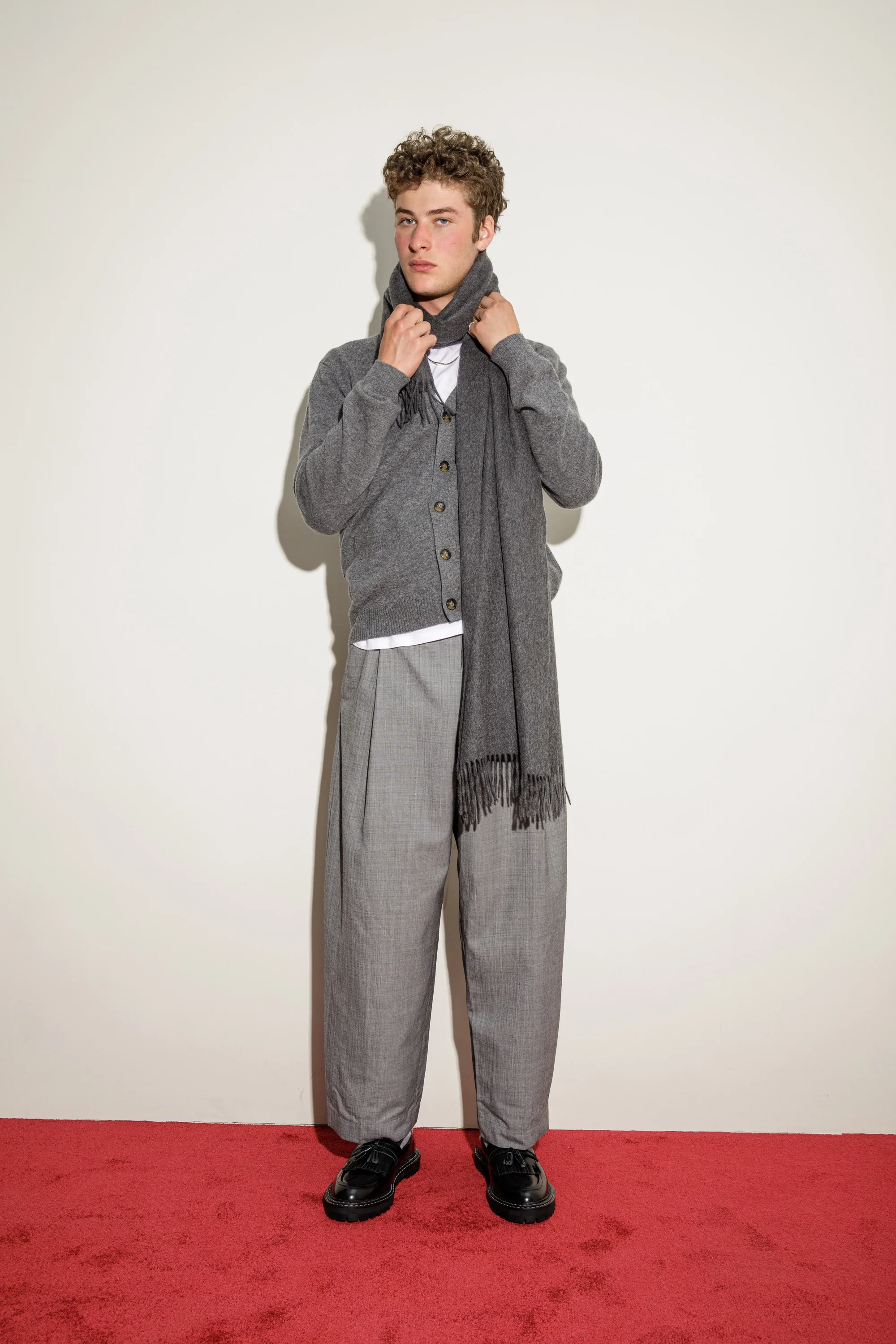 Solid Cashmere Stole - Steinway Grey - Image 4