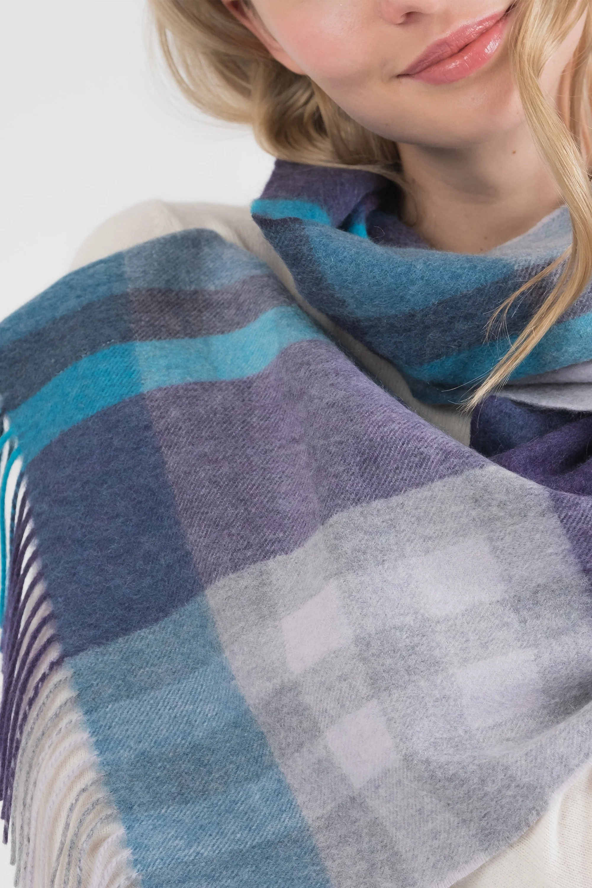 Tartan Cashmere Wide Scarf - Blue - Image 3