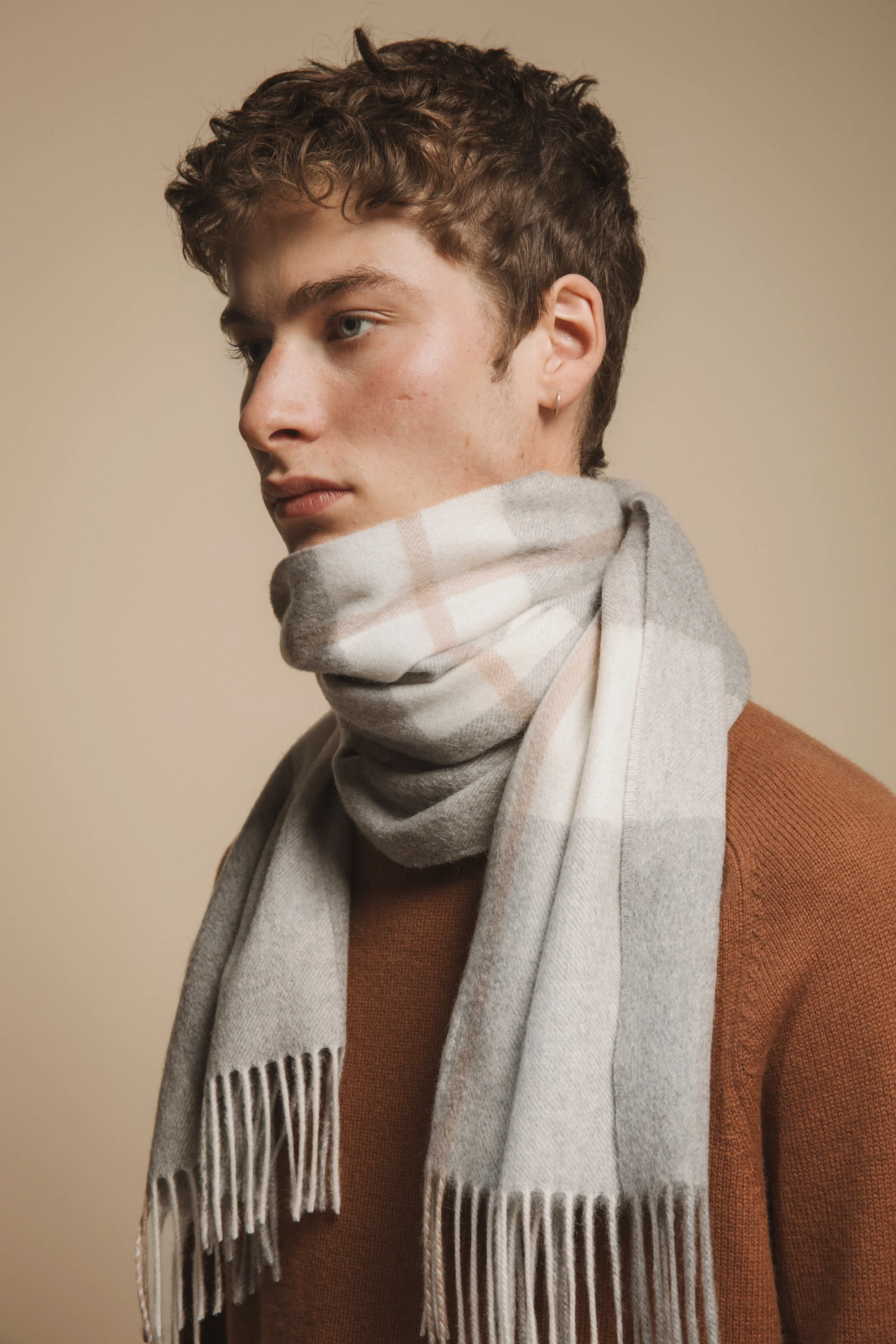 Contemporary Check Cashmere Wide Scarf - Grey Plaid Check - Image 2