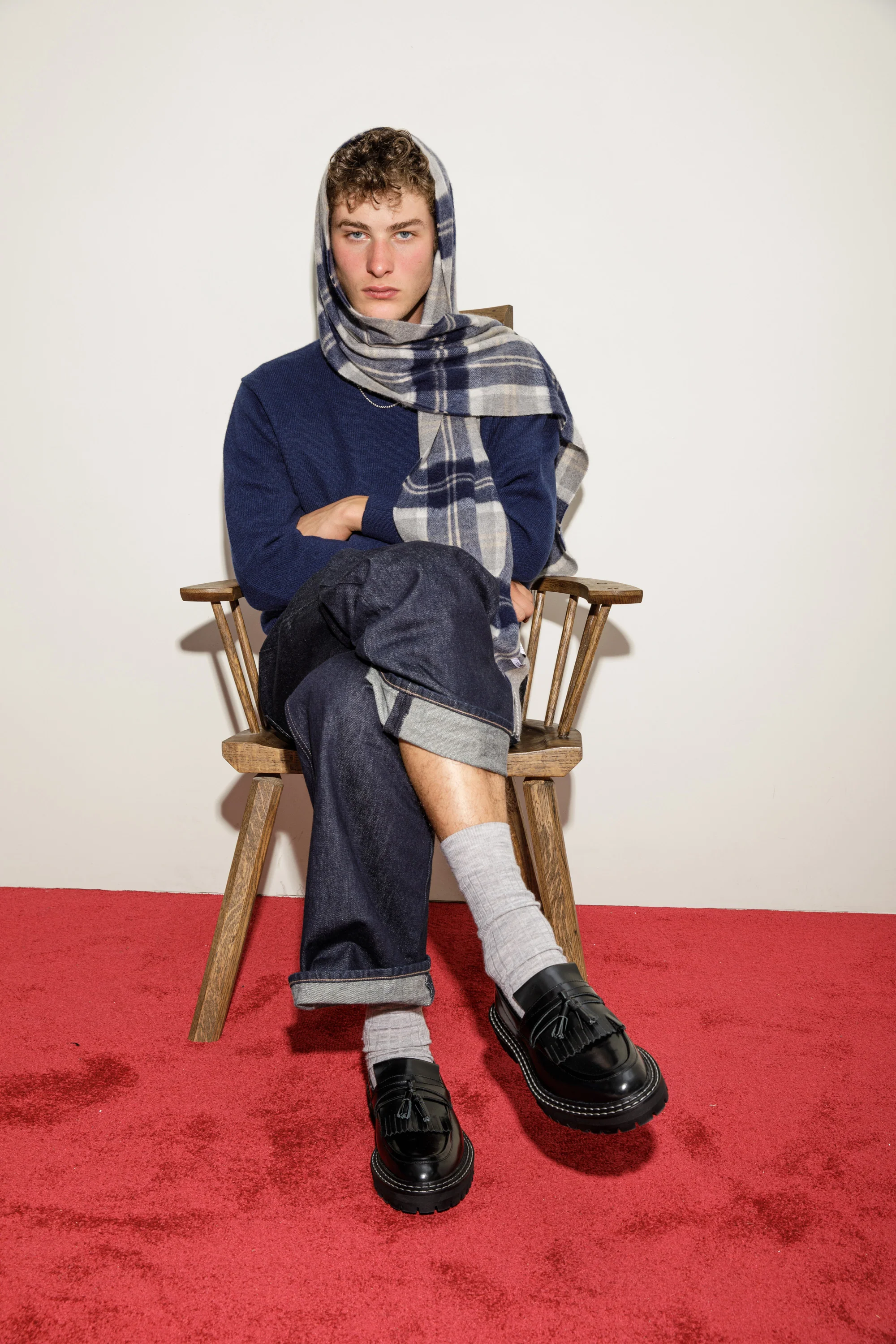 Heritage Tartan Cashmere Wide Scarf - Silver Bannockbane - Image 4
