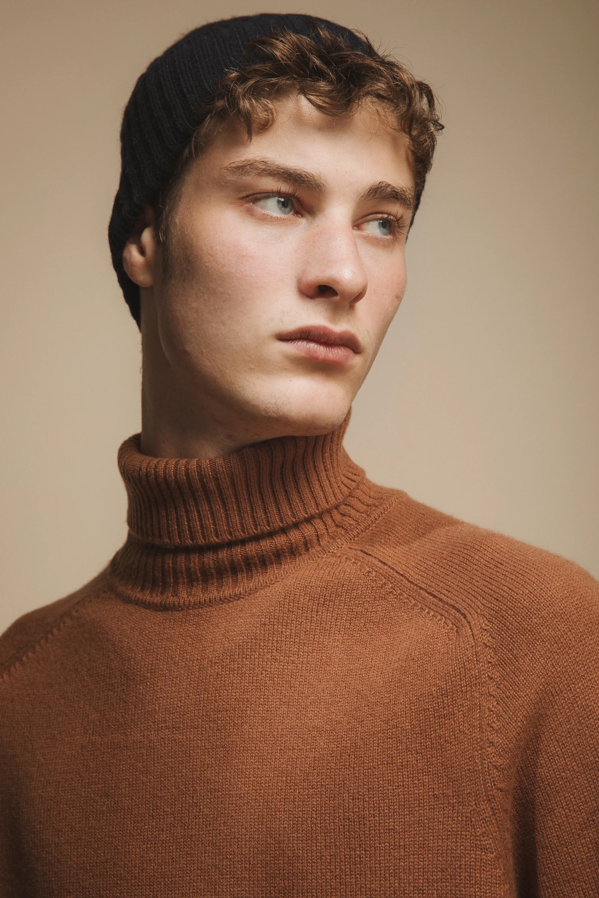Cashmere Cable Beanie - Dark Navy - Image 2