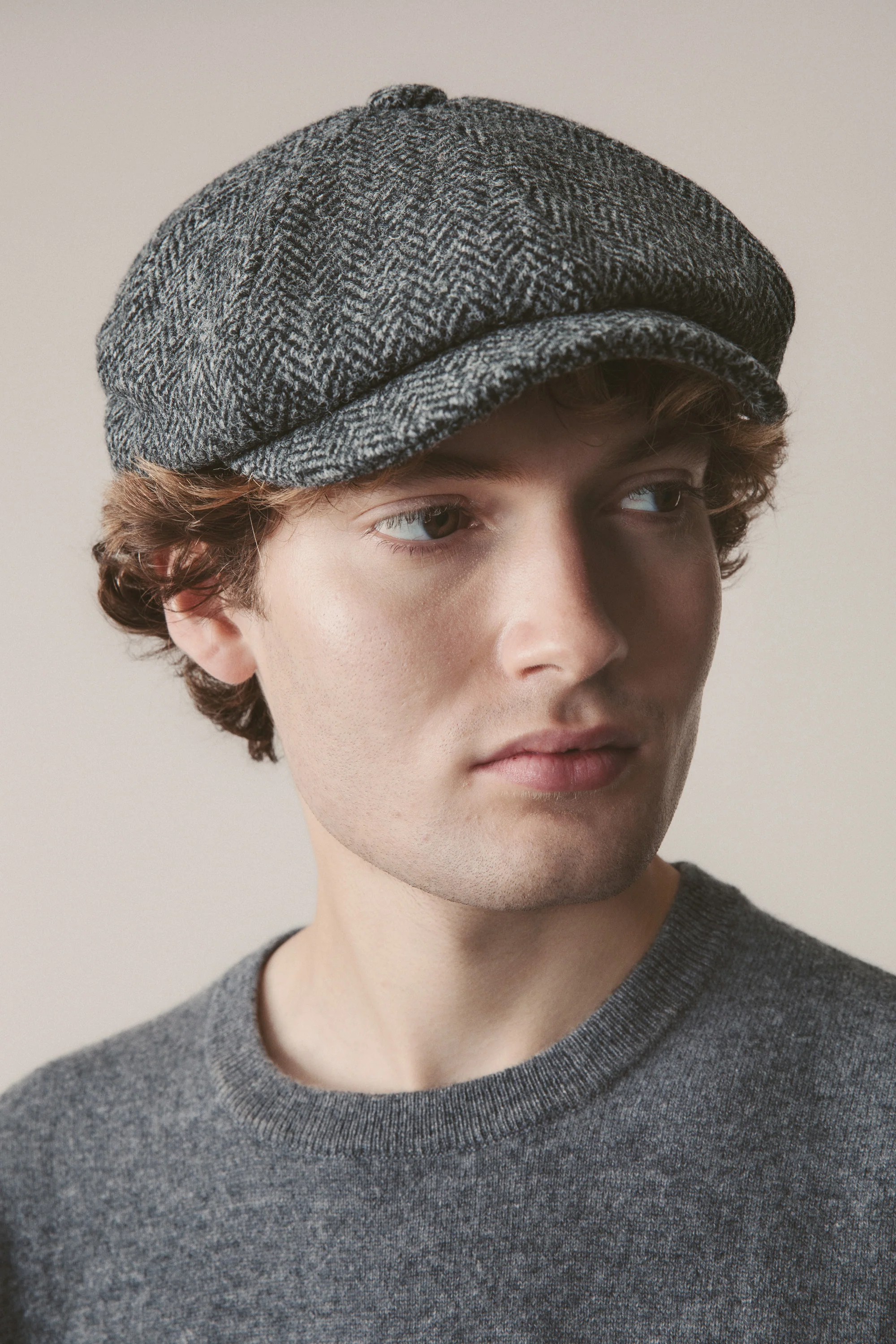 Harris Tweed Carloway Hat - Charcoal Herringbone - Image 2