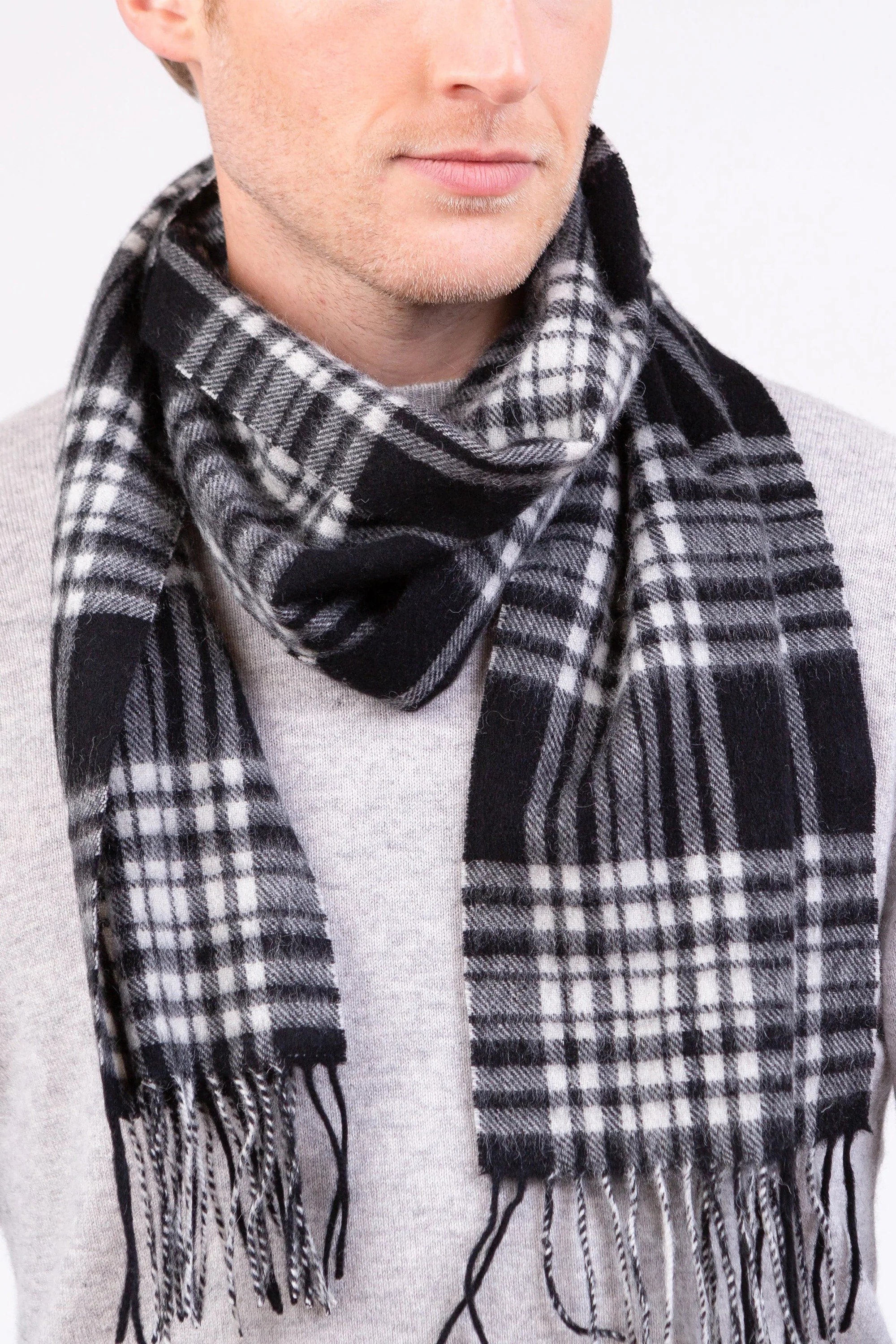 Heritage Tartan Lambswool Scarf - Black & White Menzies - Image 3