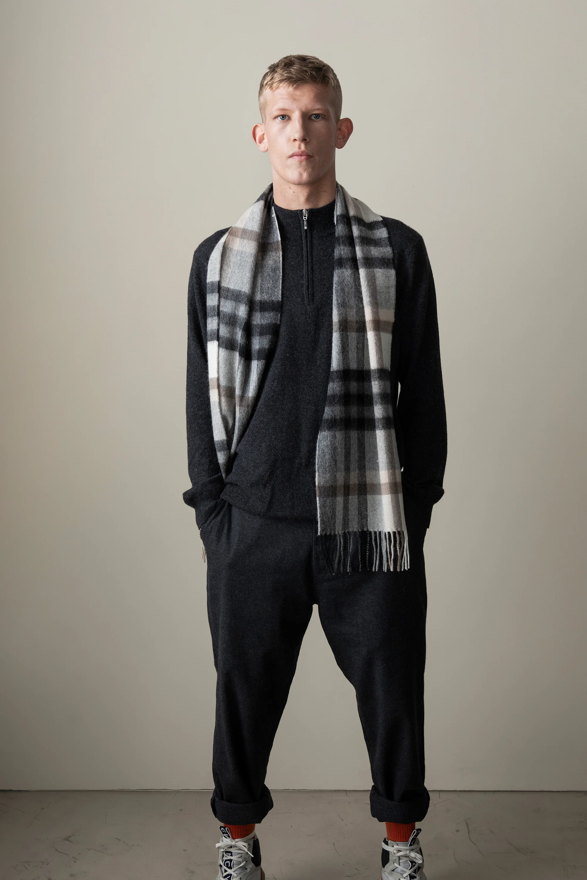 Tartan Lambswool Scarf - Black Grey