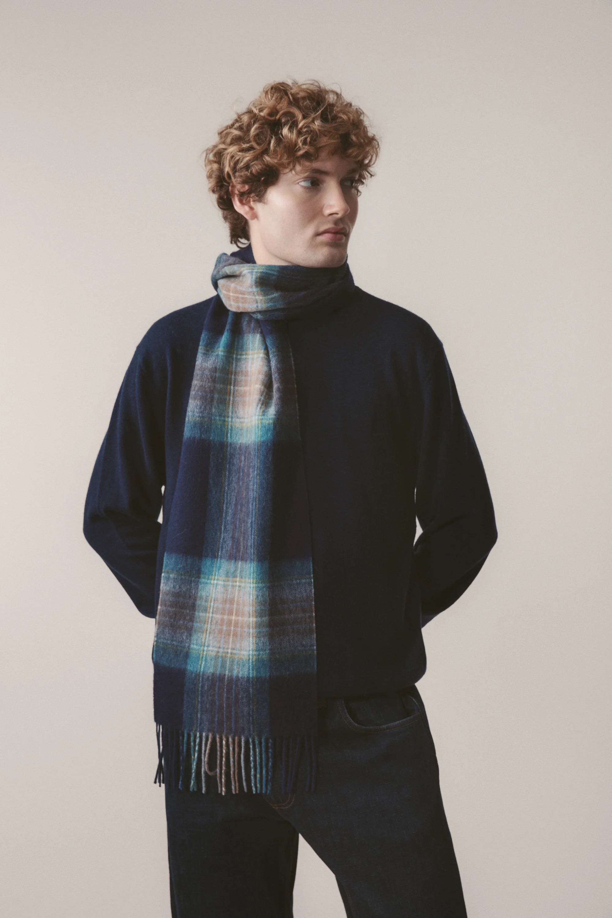 Heritage Tartan Lambswool Scarf - Holyrood - Image 2
