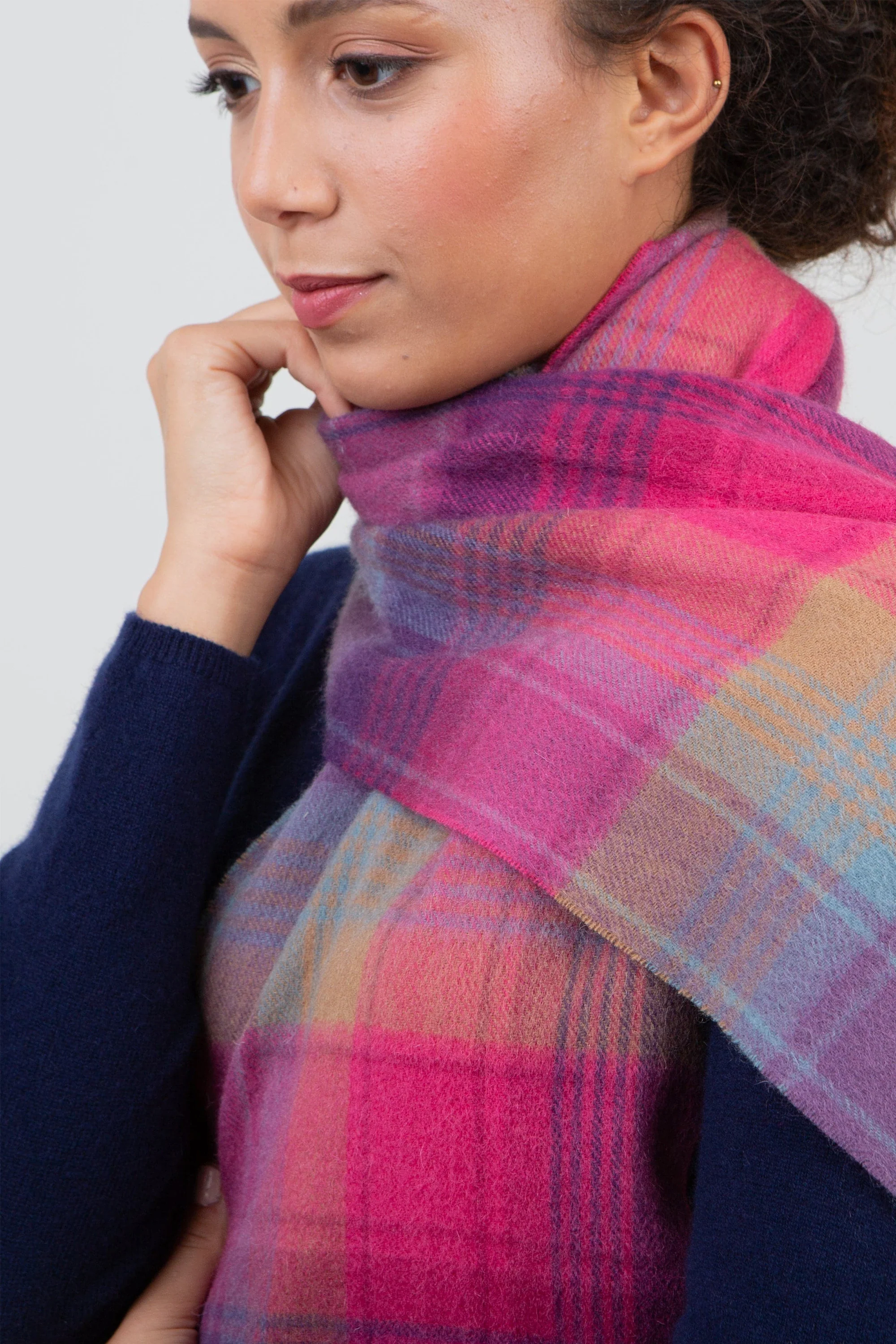 Repeat Edge Lambswool Scarf - Pink - Image 2
