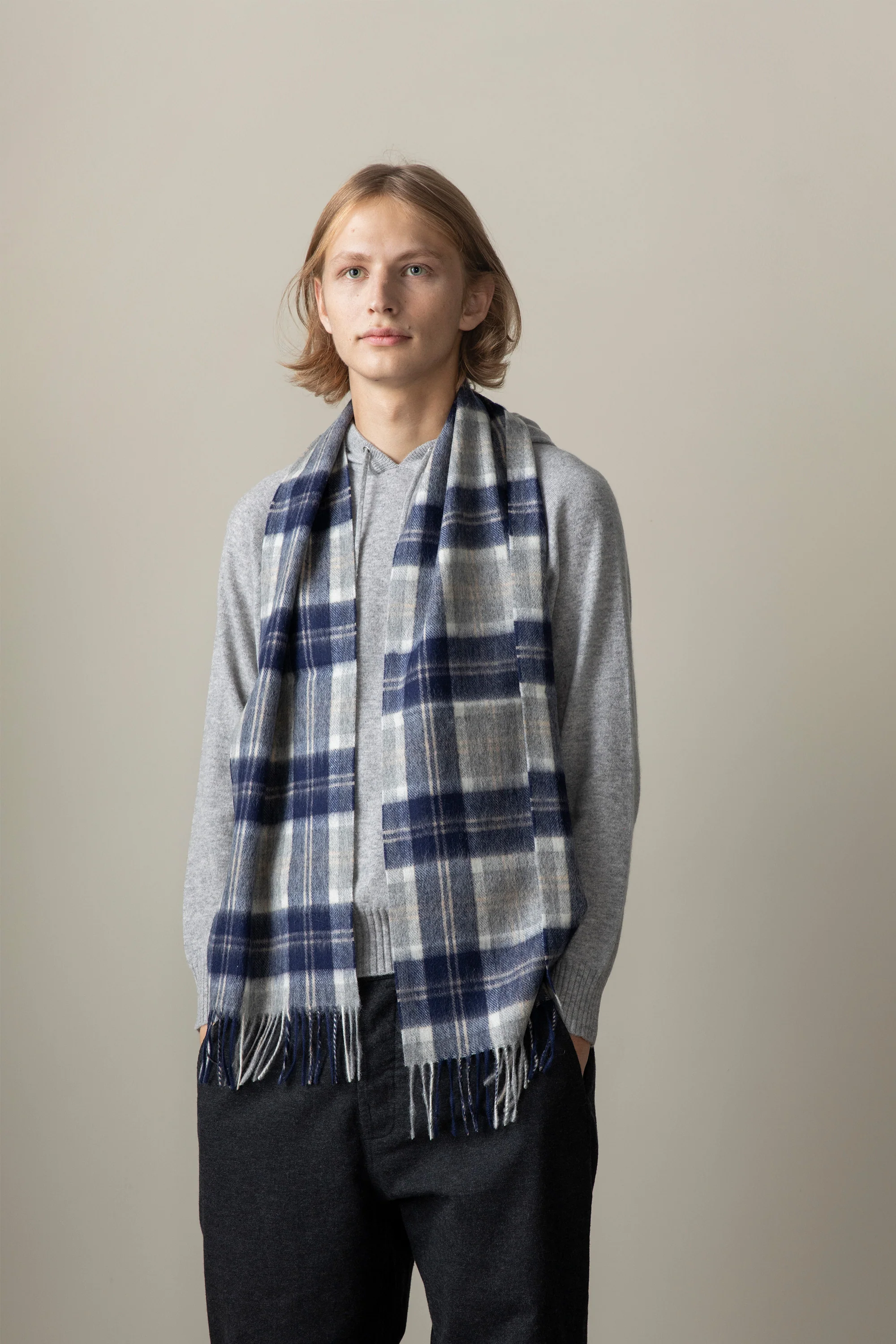 Heritage Tartan Lambswool Scarf - Silver Bannockbane - Image 2