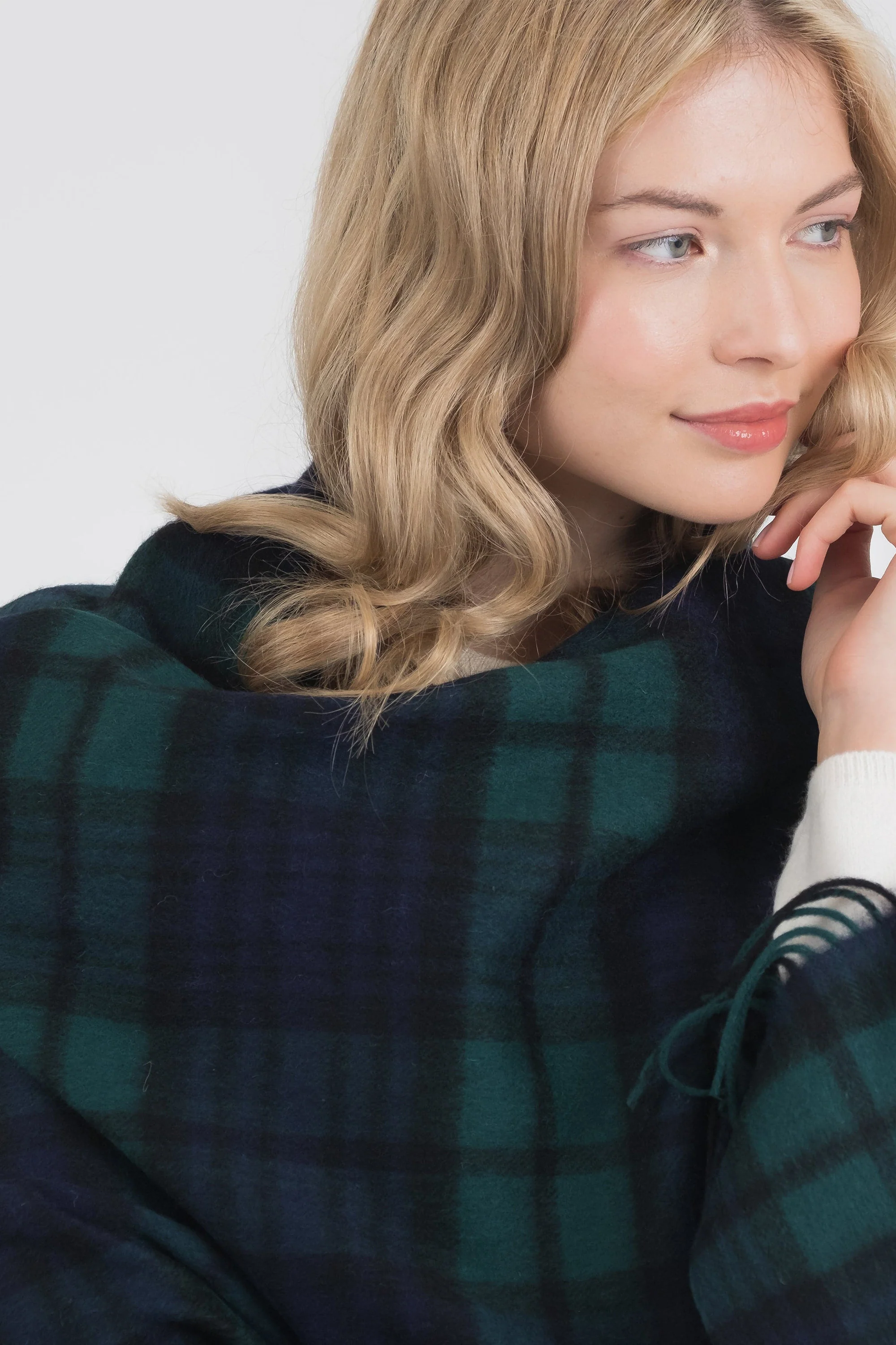 Heritage Tartan Lambswool Stole - Blackwatch - Image 3