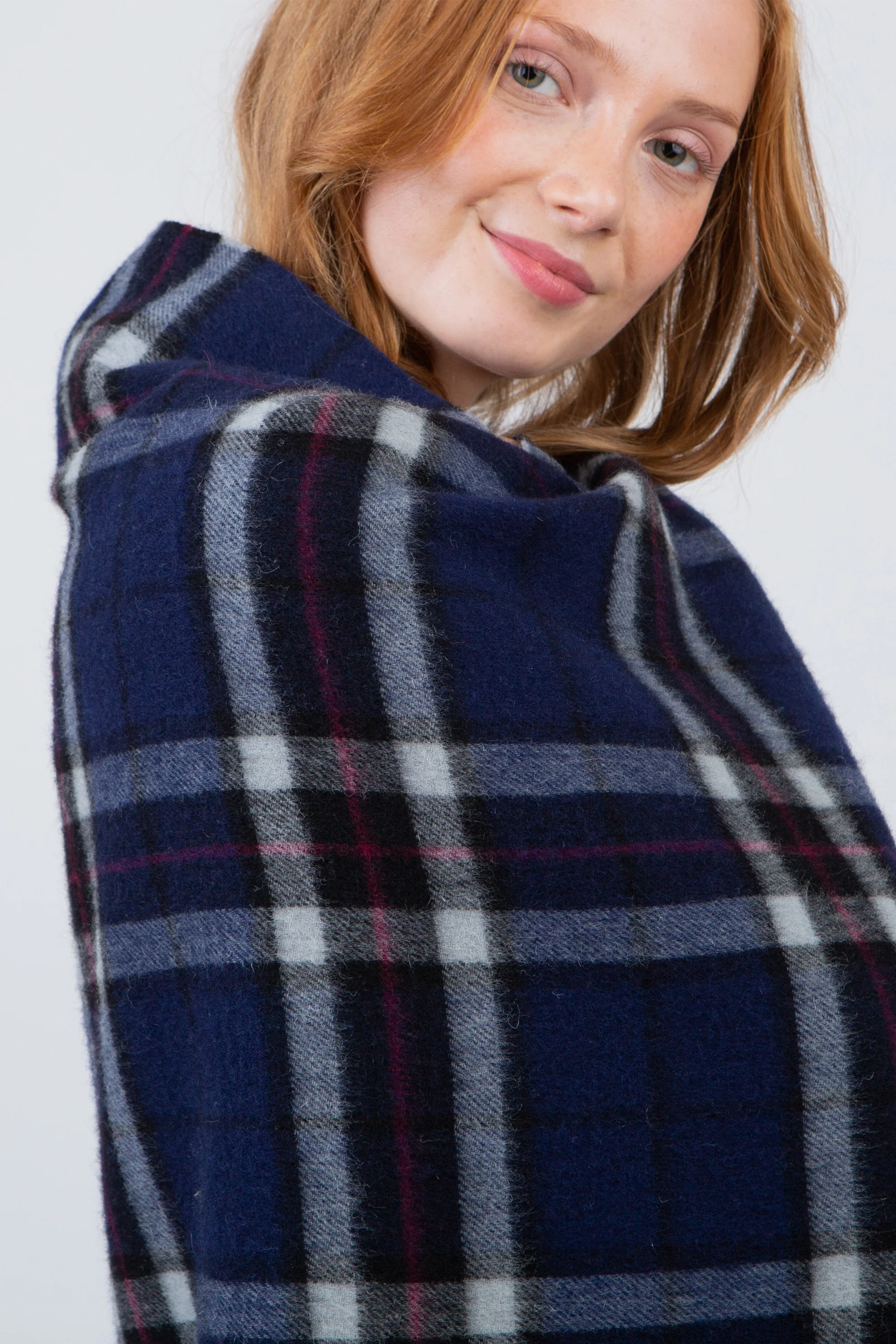 Scotty Thompson Lambswool Stole - Navy - Image 3