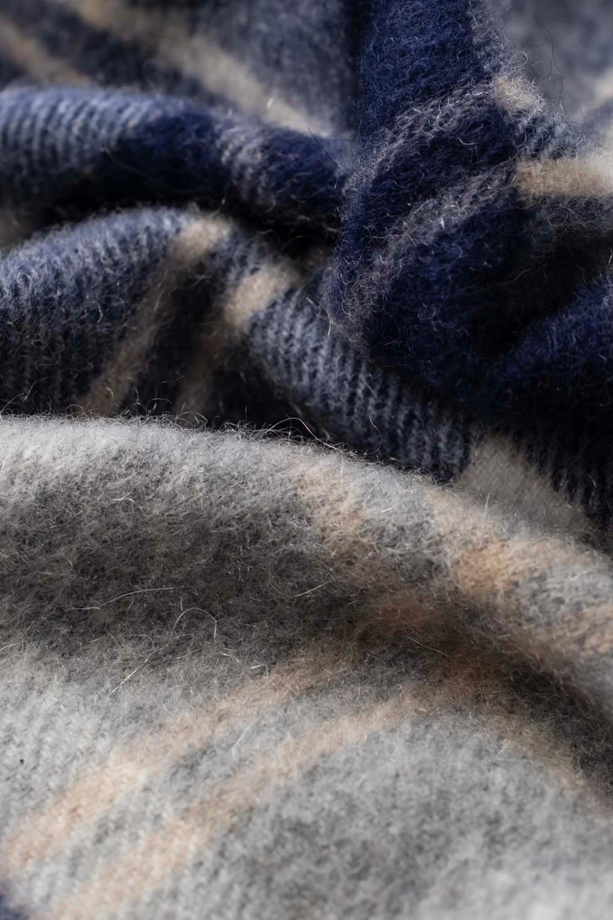Made In Scotland Heritage Cashmere Stole - Silver Bannockbane - Image 3
