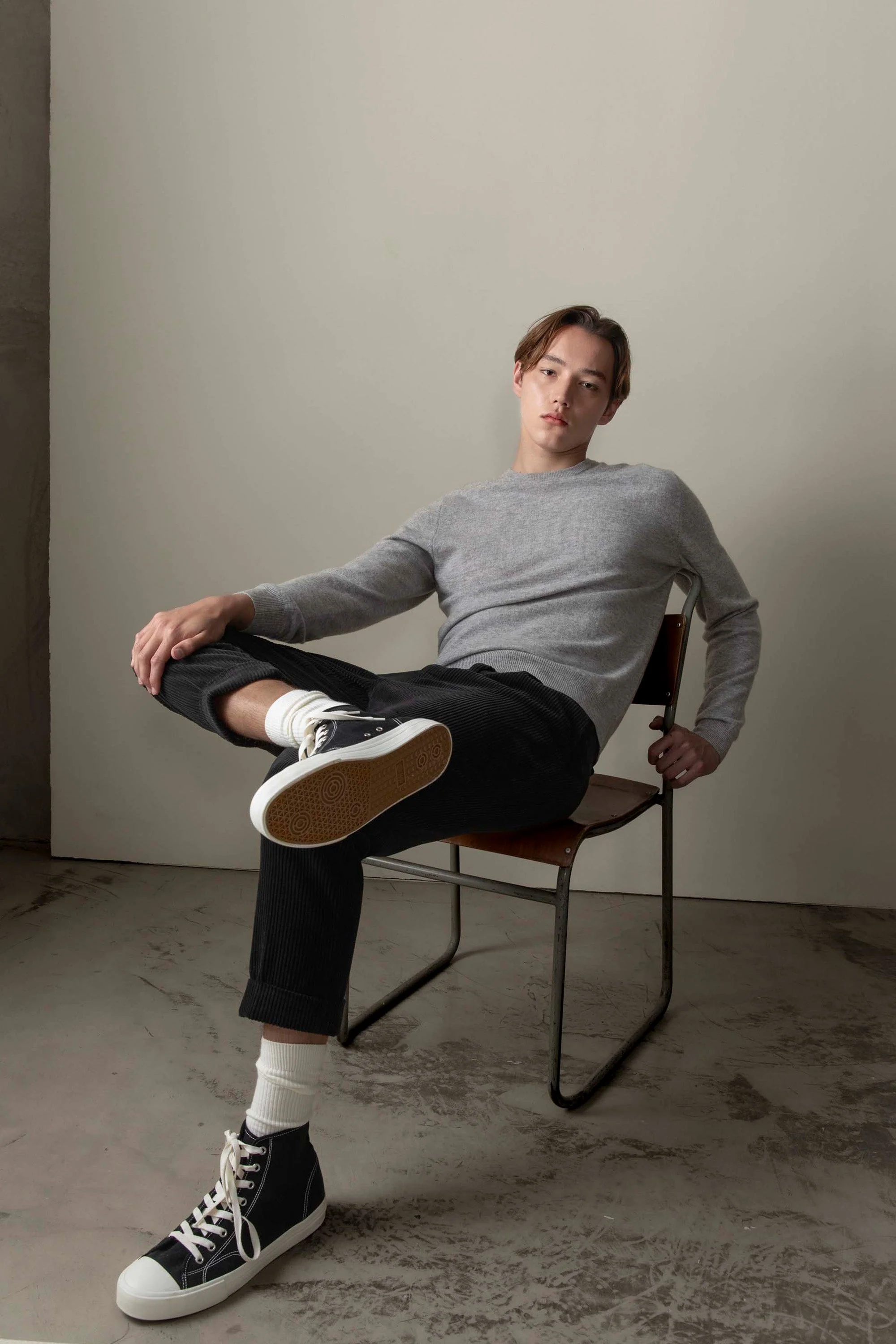 Men's Cashmere Crew Neck Jumper - Light Grey - Image 6
