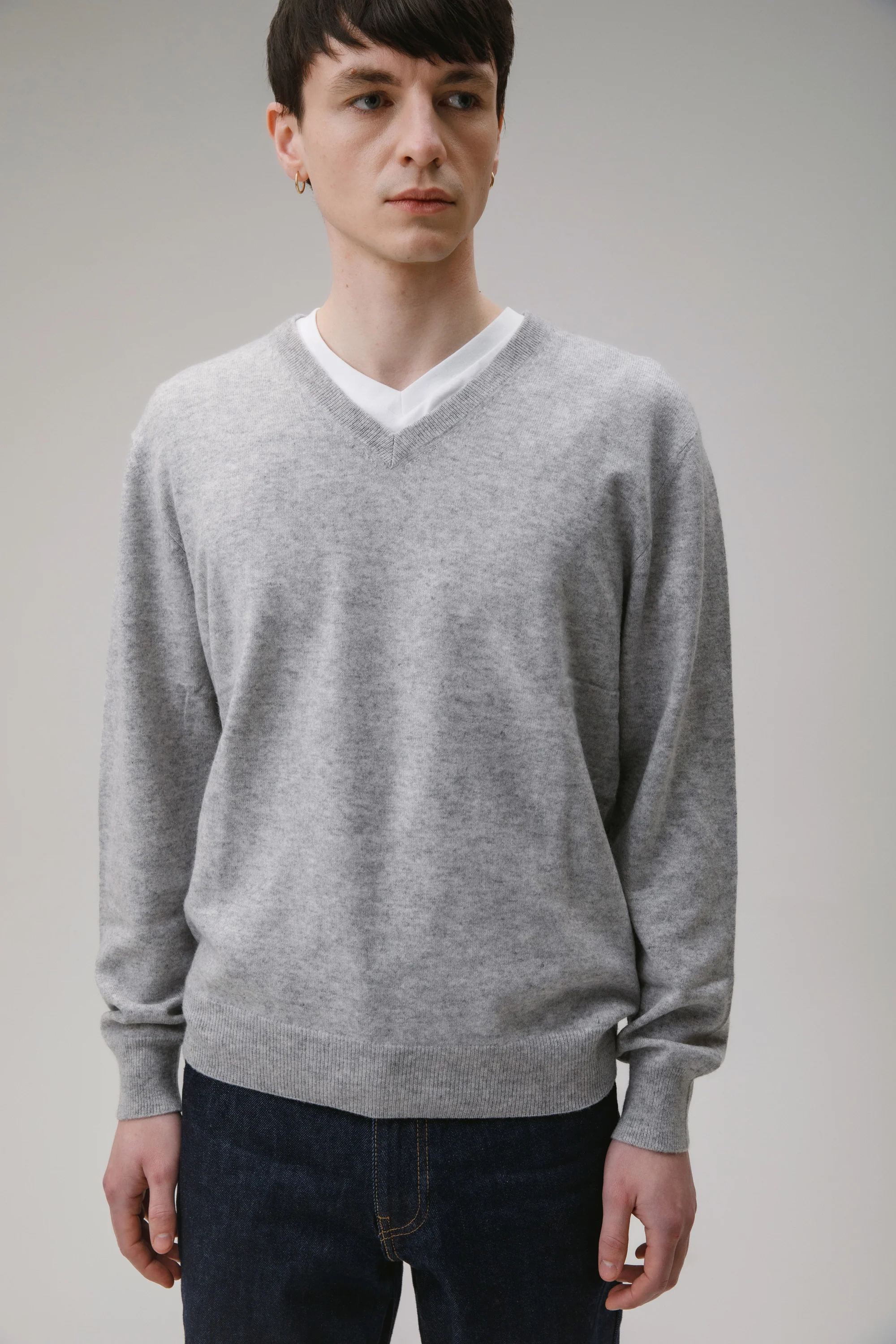 Men's Cashmere V Neck Jumper - Light Grey
