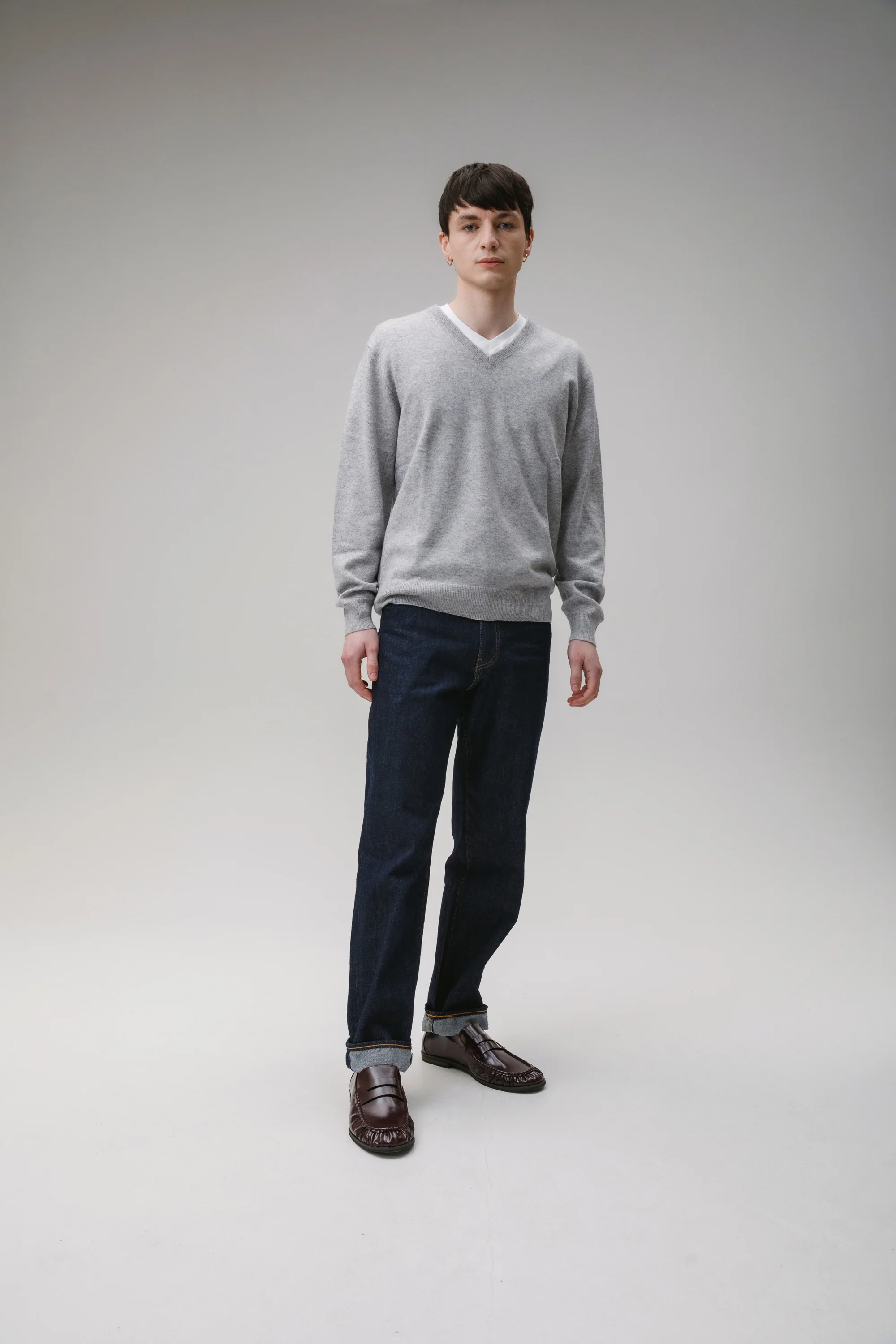 Men's Cashmere V Neck Jumper - Light Grey - Image 3