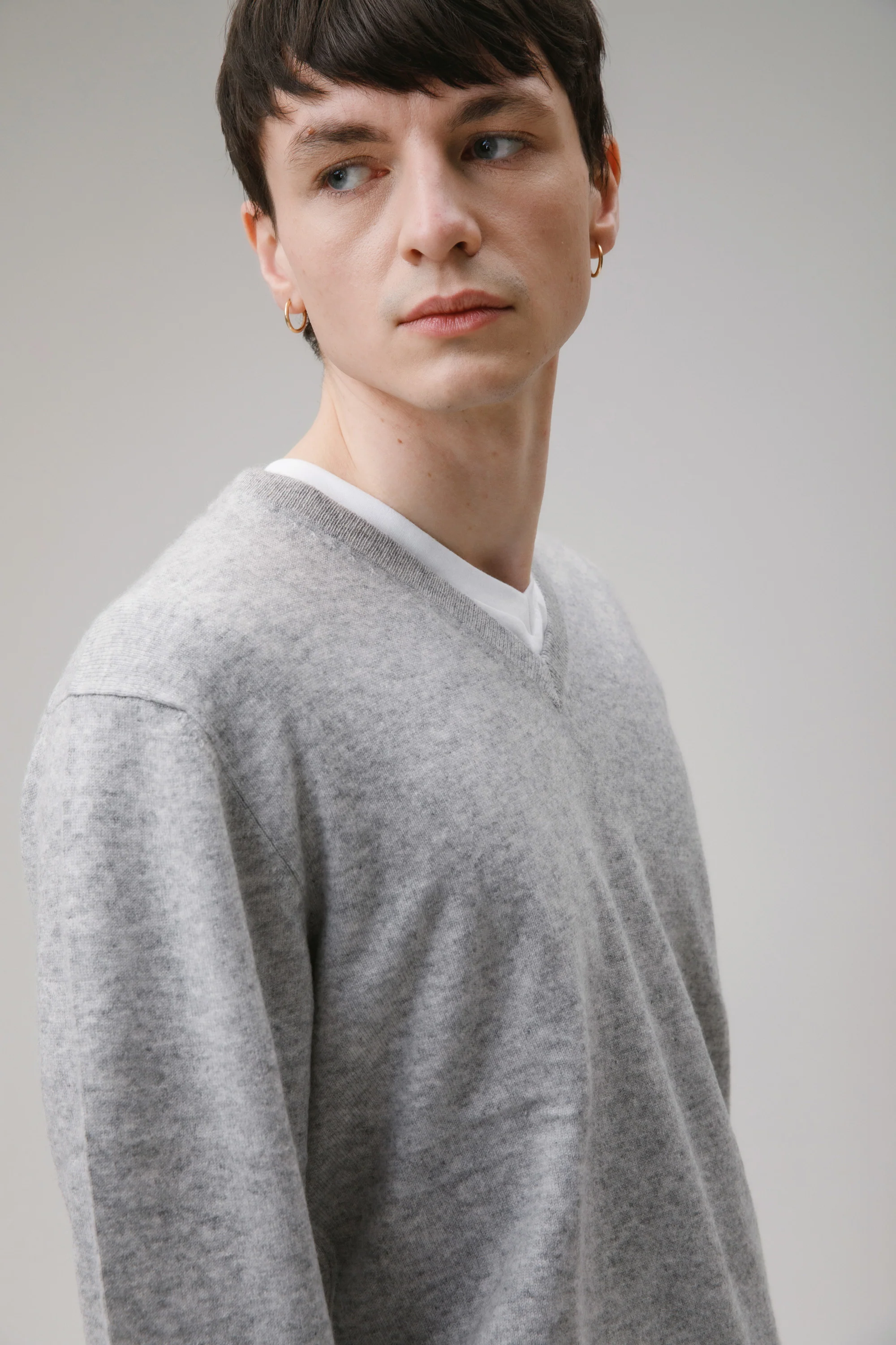 Men's Cashmere V Neck Jumper - Light Grey - Image 5