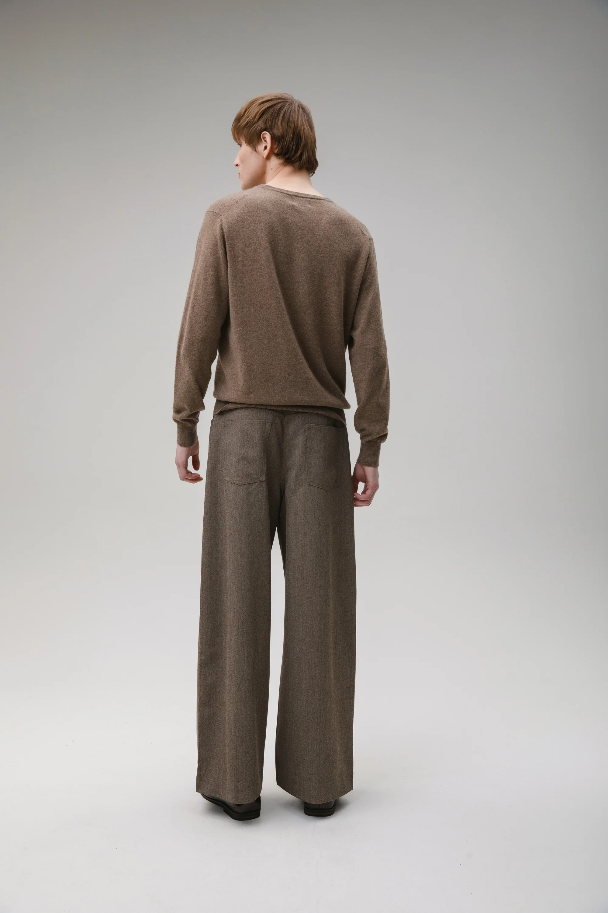 Men's Cashmere V Neck Jumper - Squirrel - Image 3