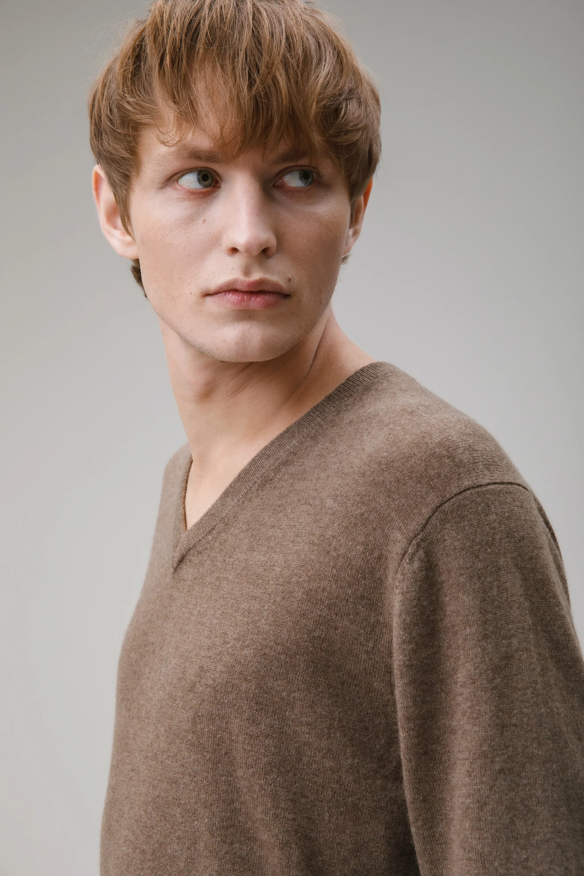 Men's Cashmere V Neck Jumper - Squirrel - Image 4