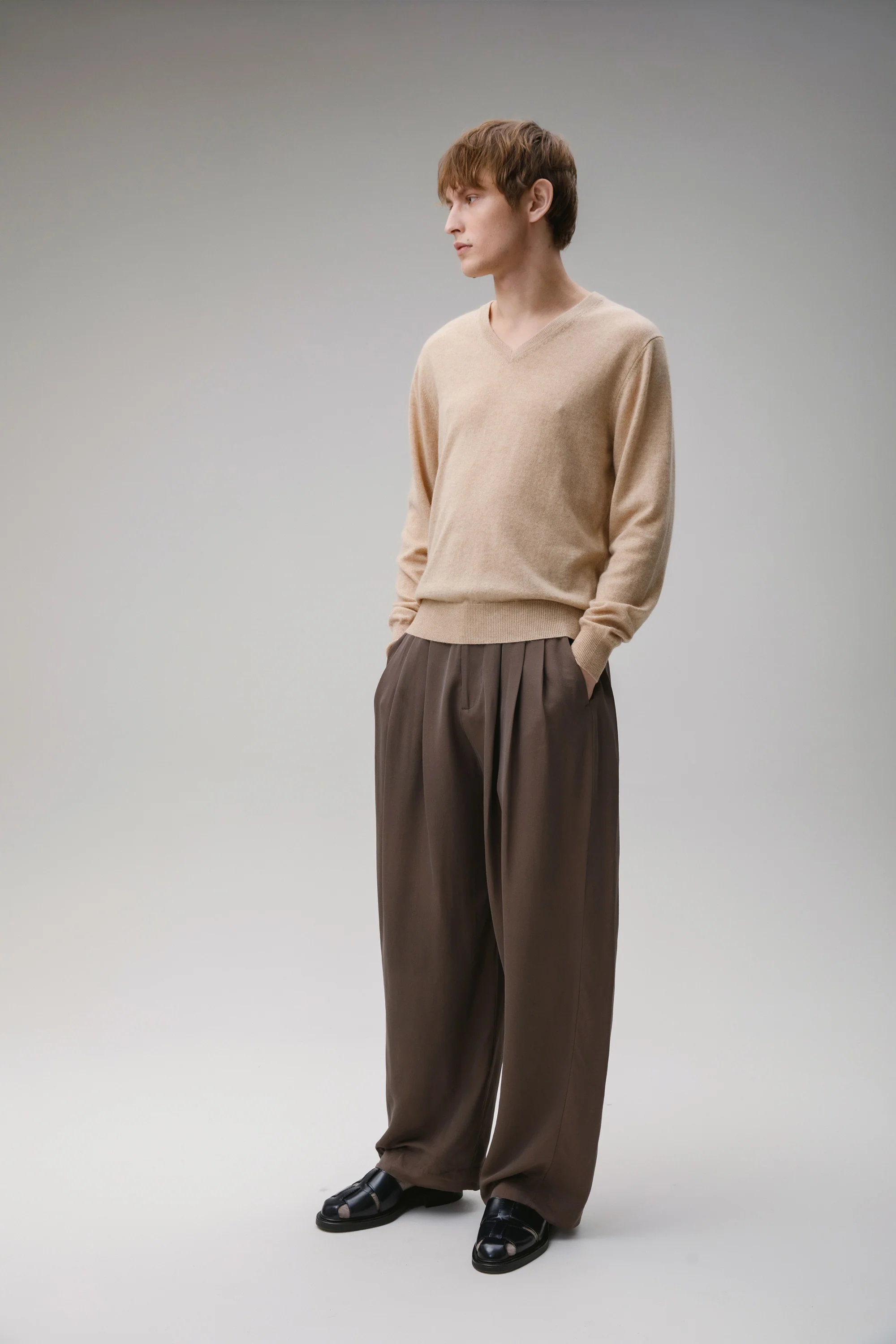 Men's Cashmere V Neck Jumper - Vicuna - Image 2