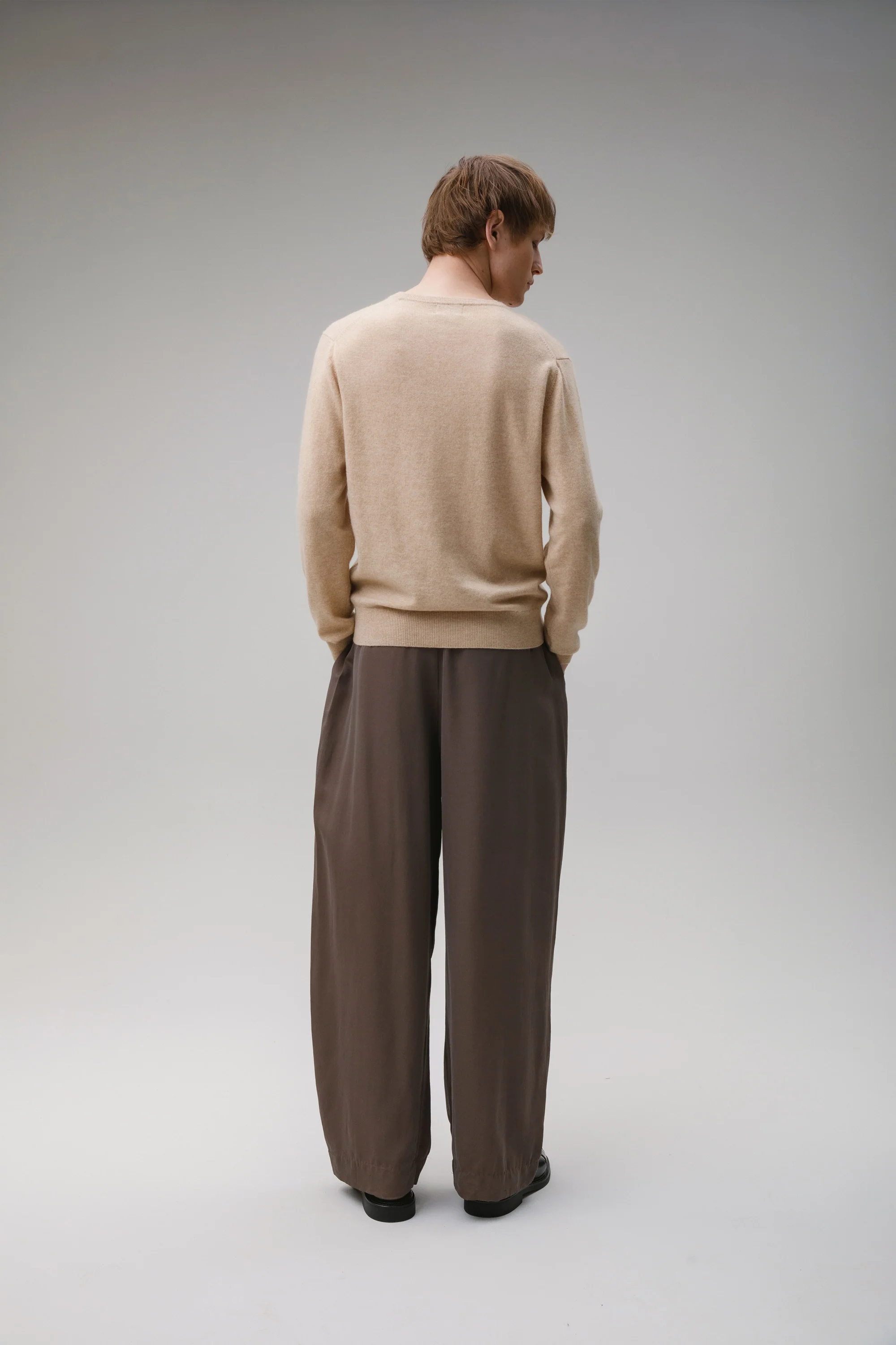 Men's Cashmere V Neck Jumper - Vicuna - Image 3