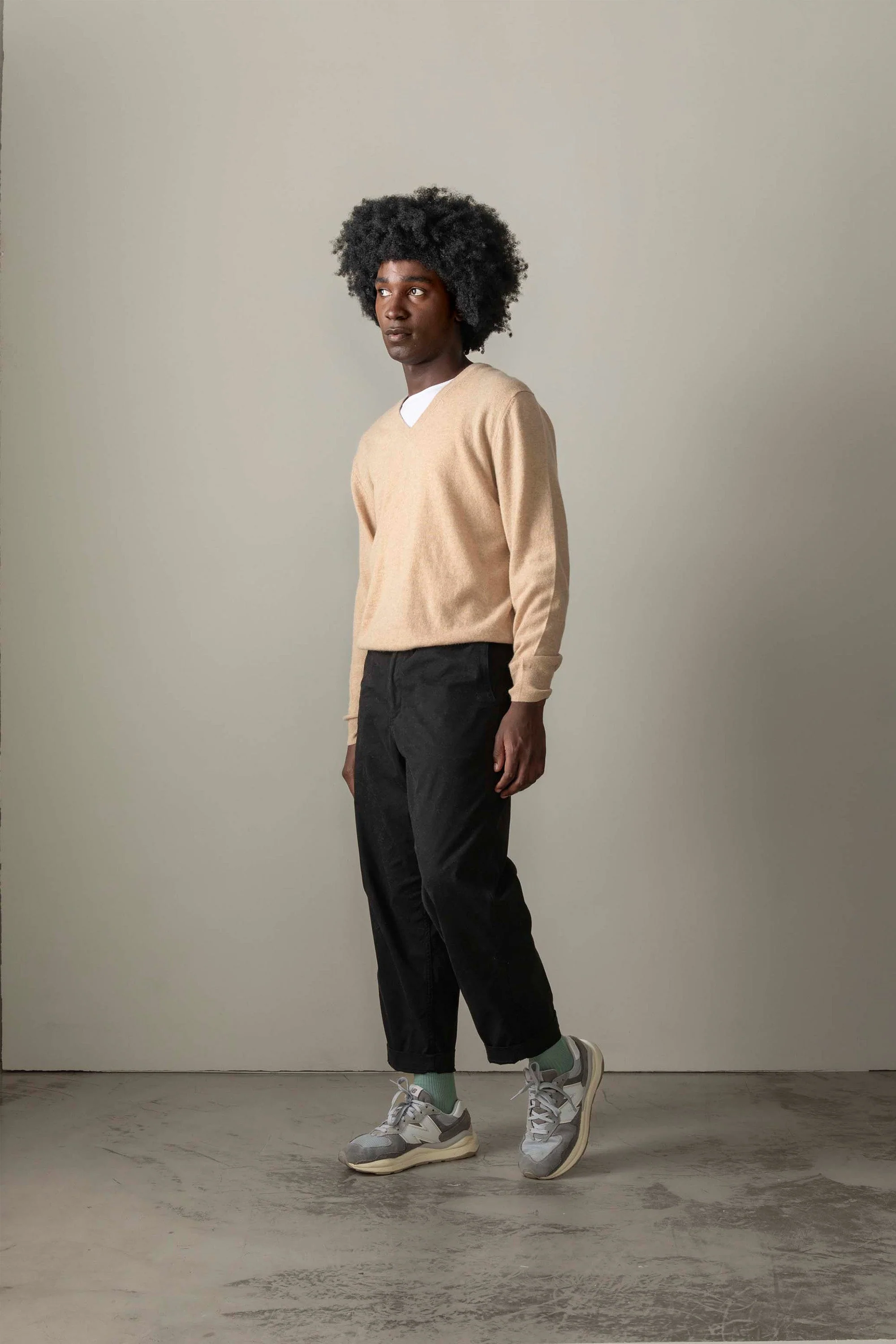 Men's Cashmere V Neck Jumper - Vicuna - Image 5