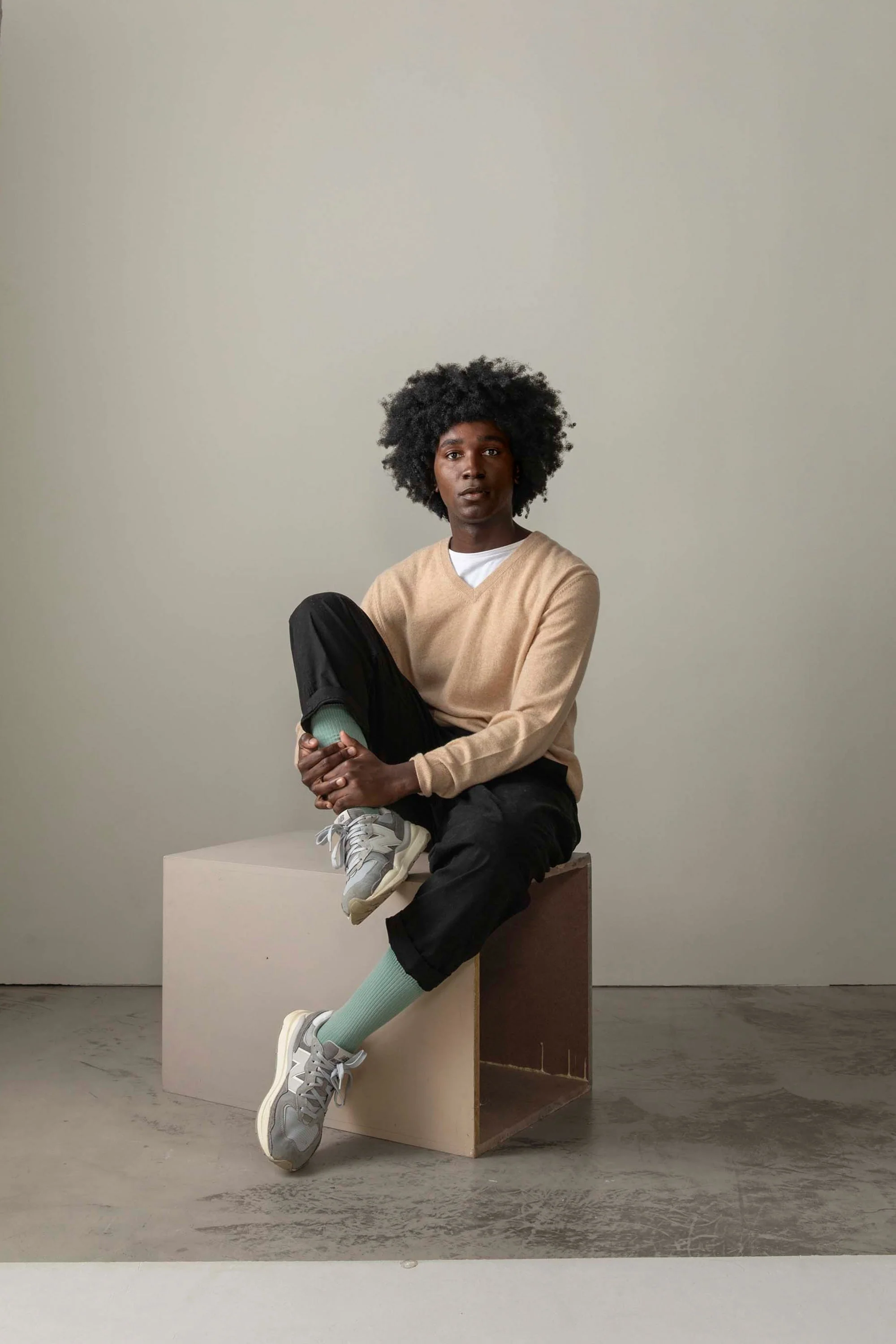Men's Cashmere V Neck Jumper - Vicuna - Image 6