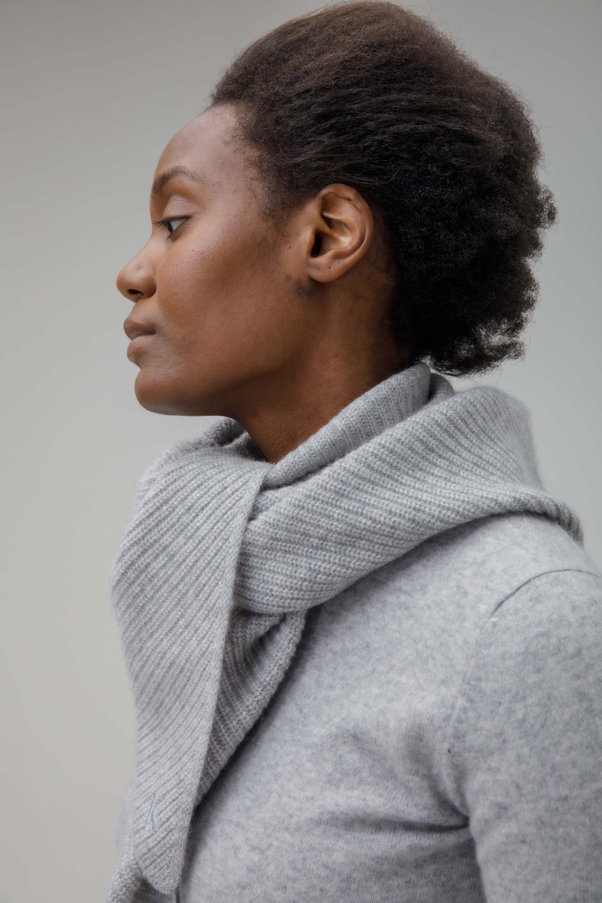 Triangle Knitted Cashmere Scarf - Oyster Grey - Image 3