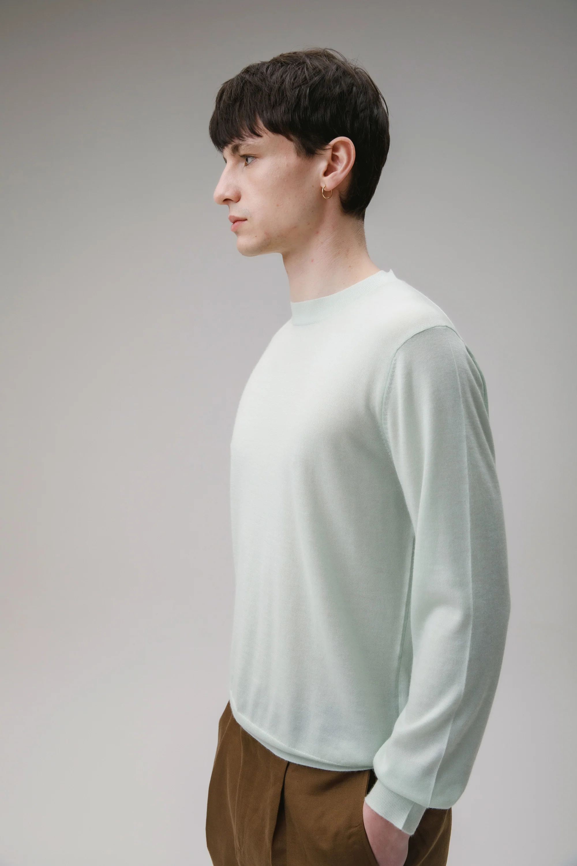 Unisex Lightweight Cashmere Crew Neck Jumper - Pale Green - Image 3