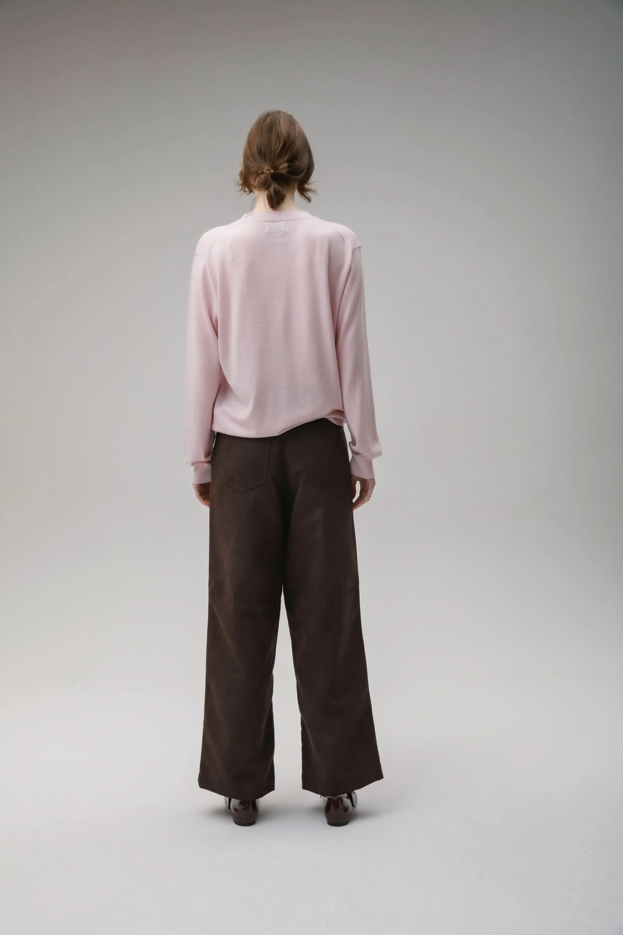 Unisex Lightweight Cashmere Crew Neck Jumper - Silver Pink - Image 4