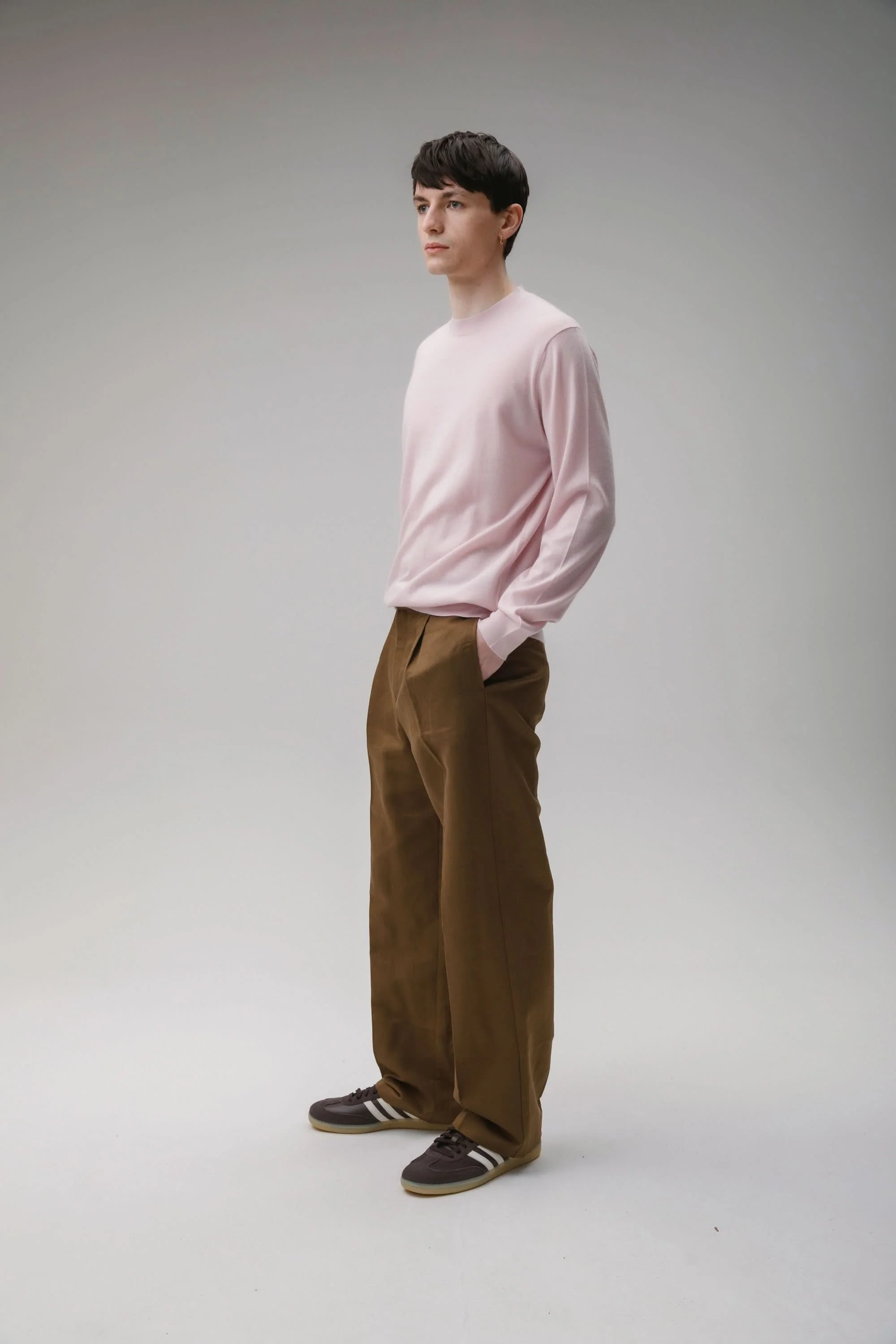 Unisex Lightweight Cashmere Crew Neck Jumper - Silver Pink - Image 5