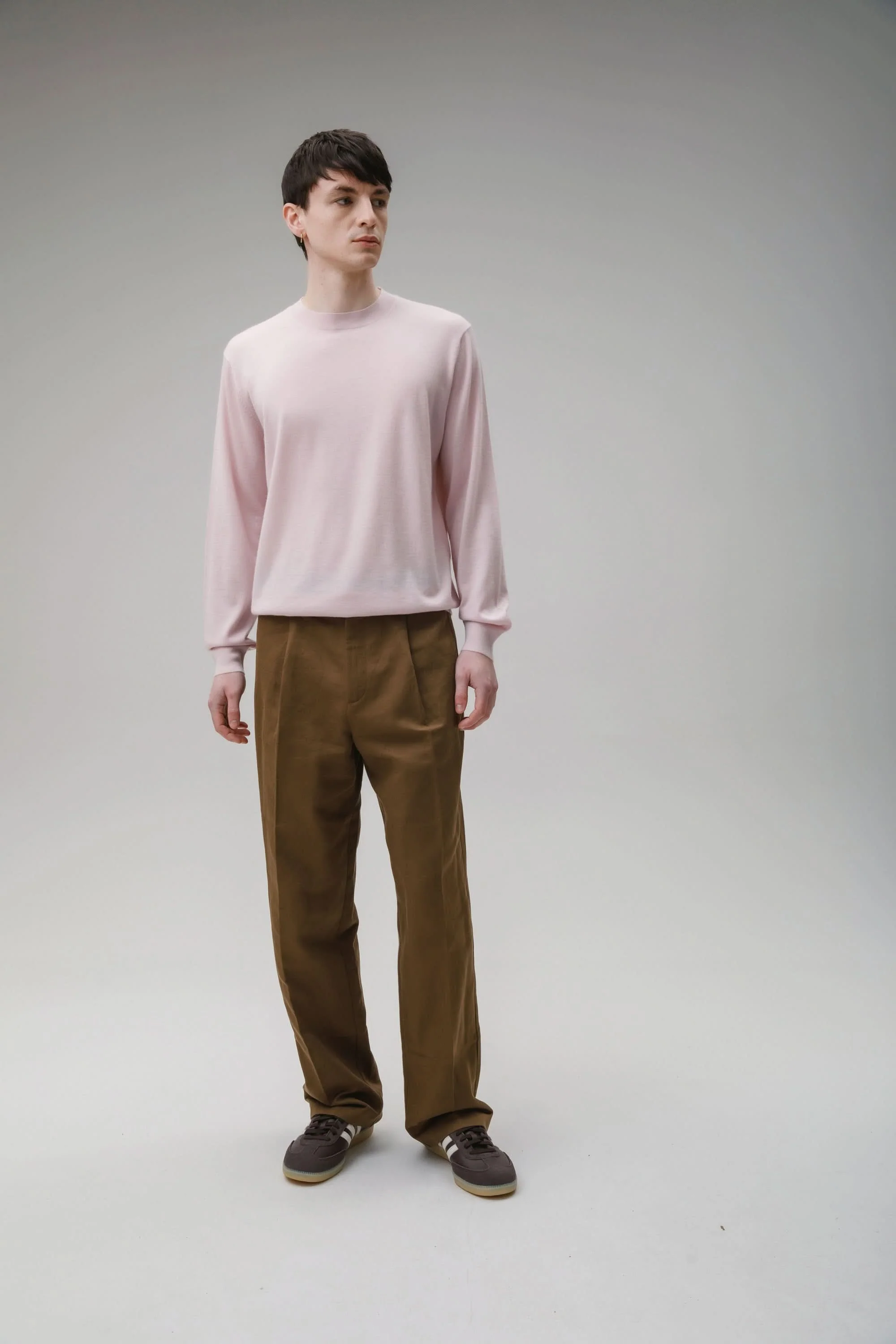 Unisex Lightweight Cashmere Crew Neck Jumper - Silver Pink - Image 7