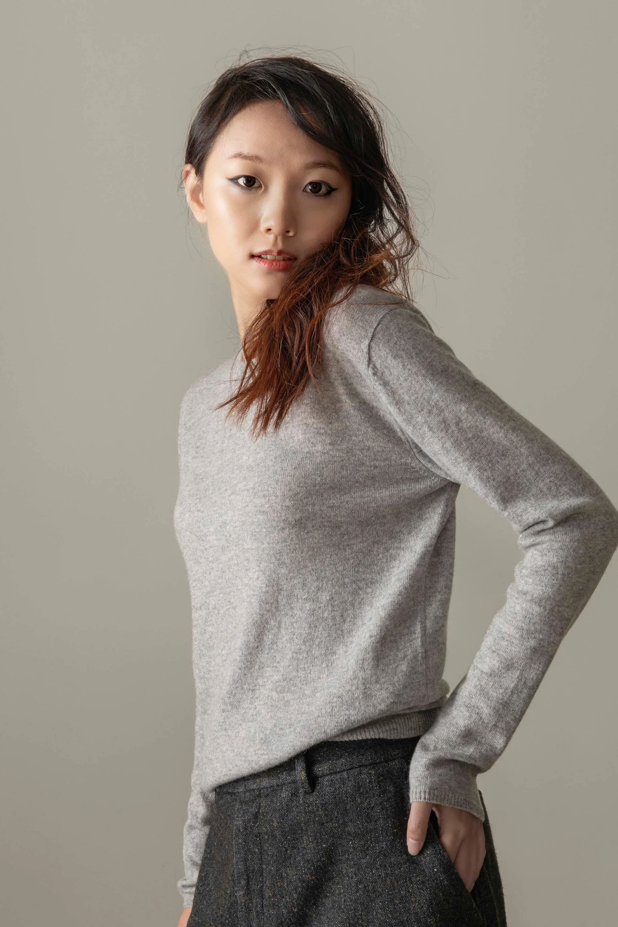 Women's Cashmere Crew Neck Jumper - Light Grey - Image 5