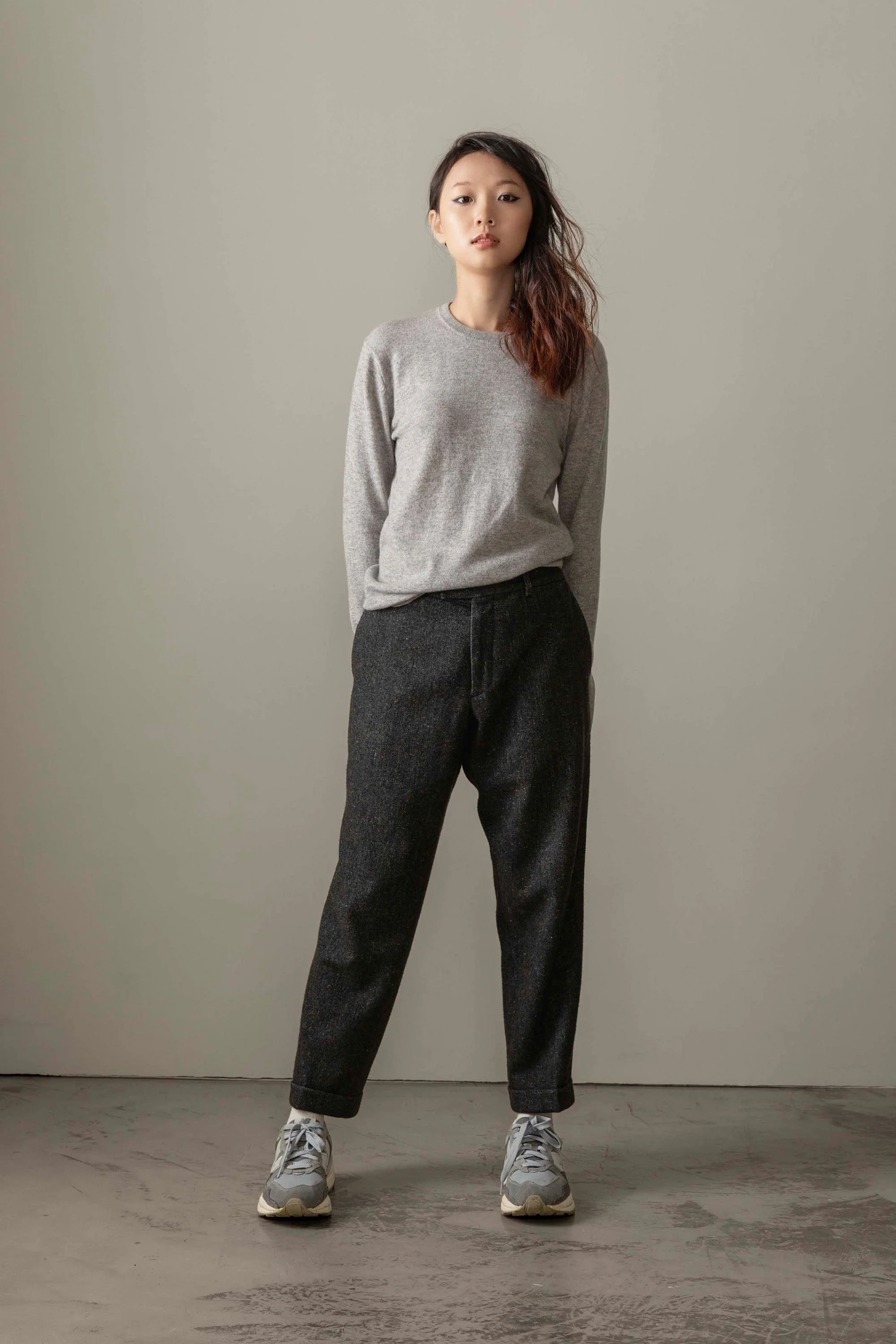 Women's Cashmere Crew Neck Jumper - Light Grey - Image 6