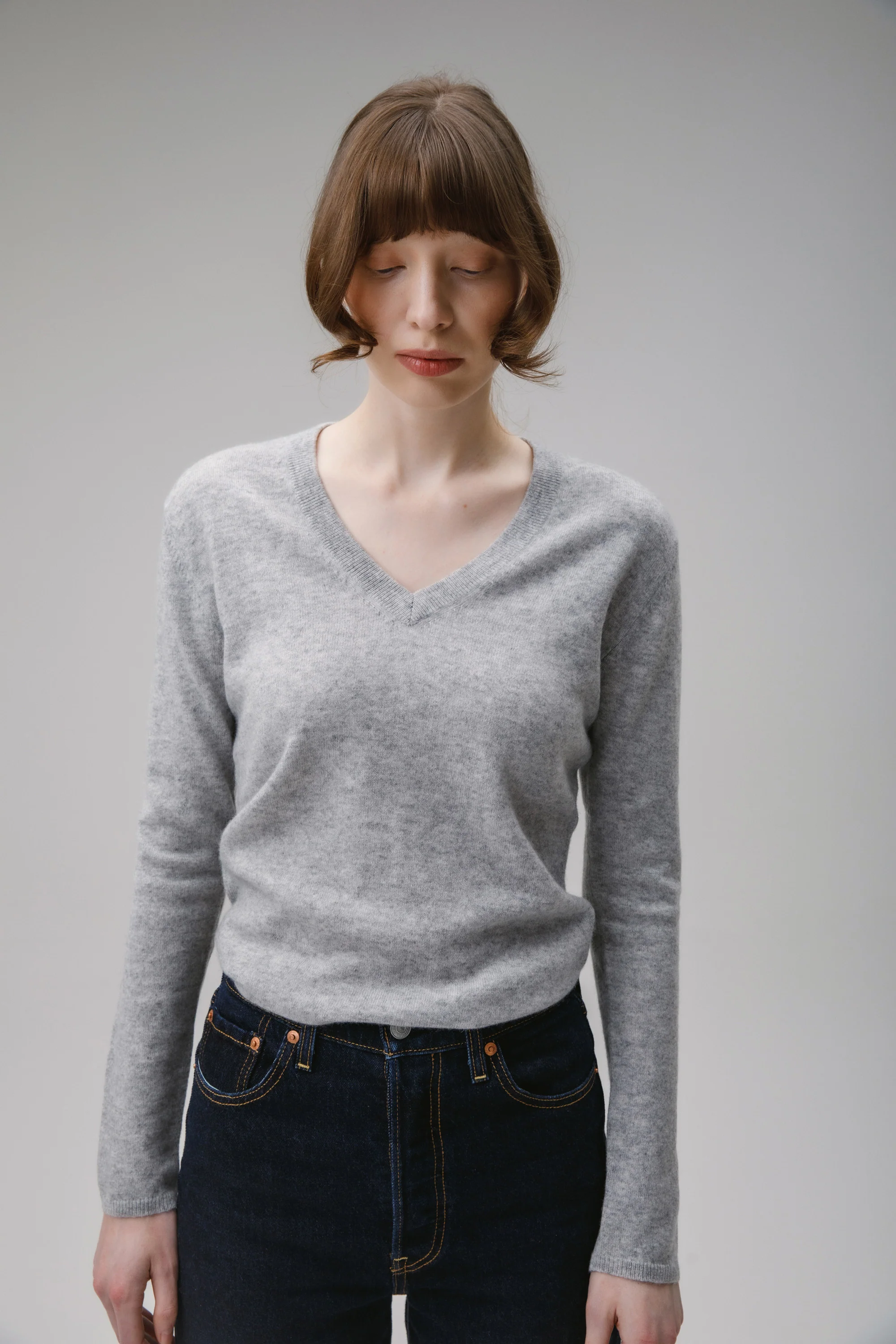 Women's Cashmere V Neck Jumper - Light Grey - Image 3