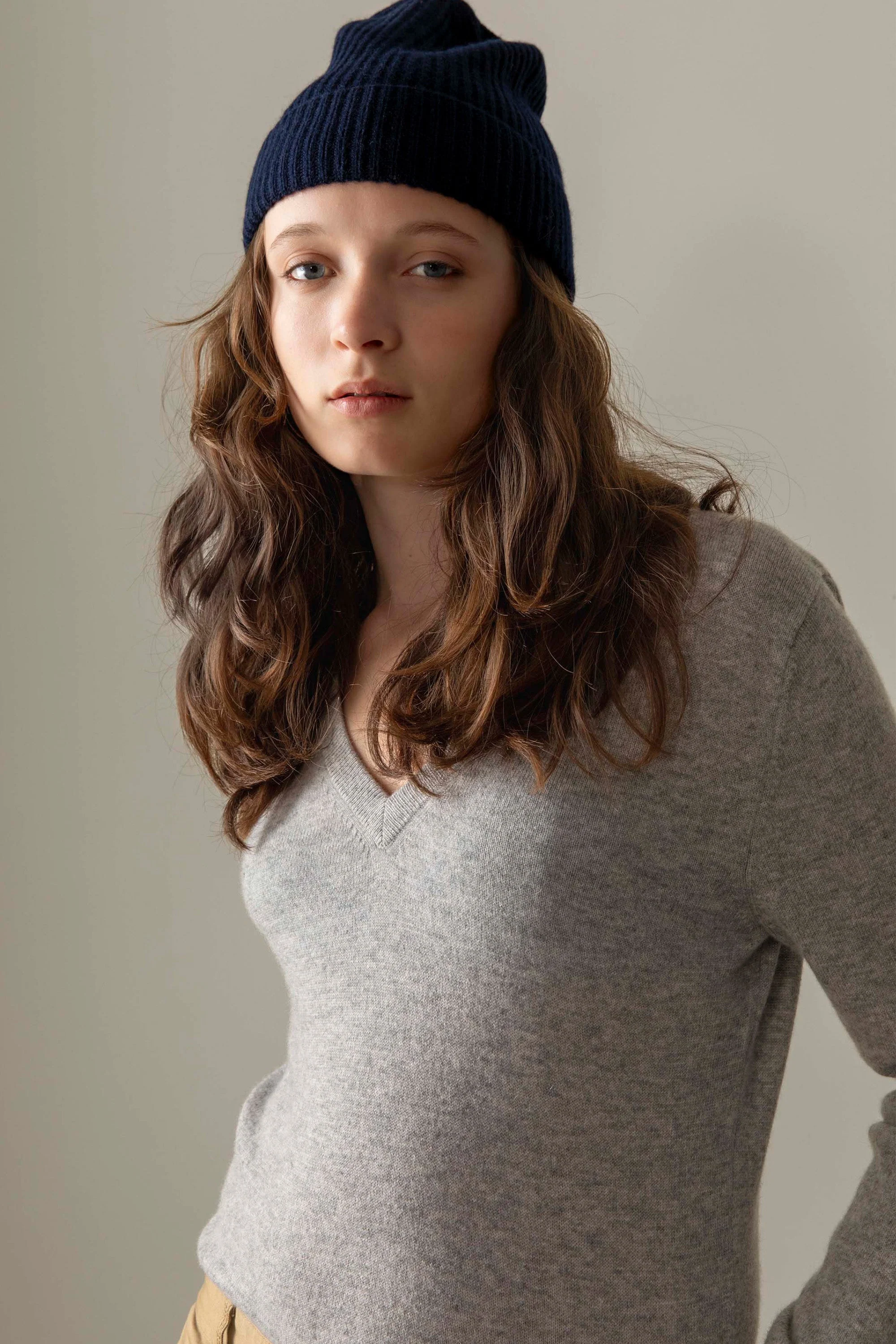 Women's Cashmere V Neck Jumper - Light Grey - Image 5