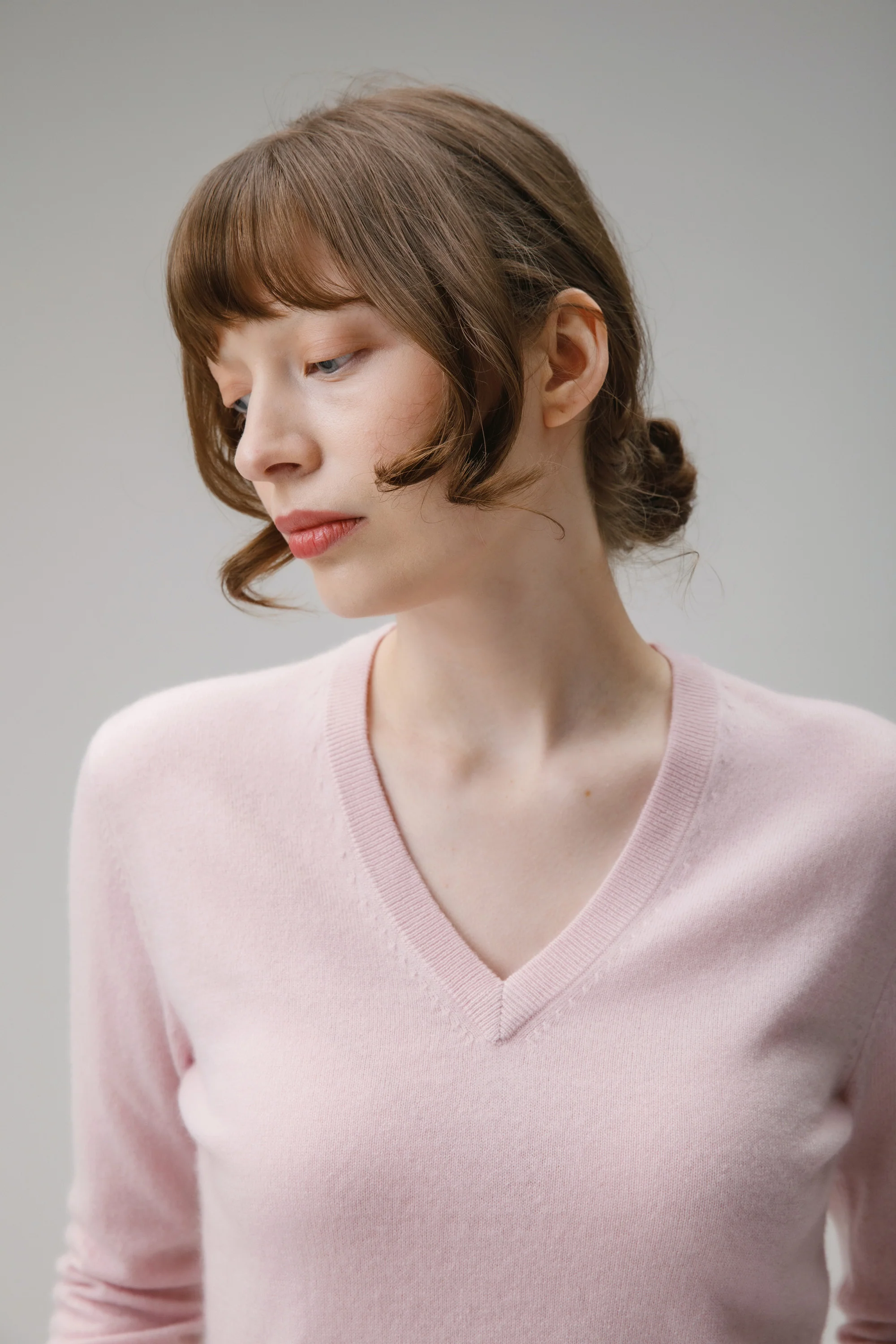 Women's Cashmere V Neck Jumper - Pale Lilac - Image 4