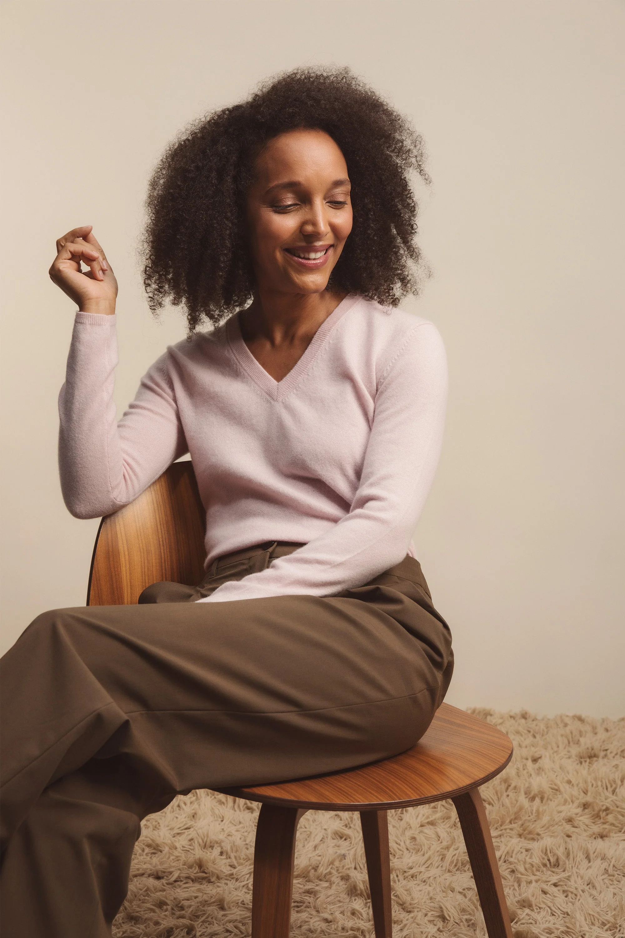 Women's Cashmere V Neck Jumper - Pale Lilac - Image 5