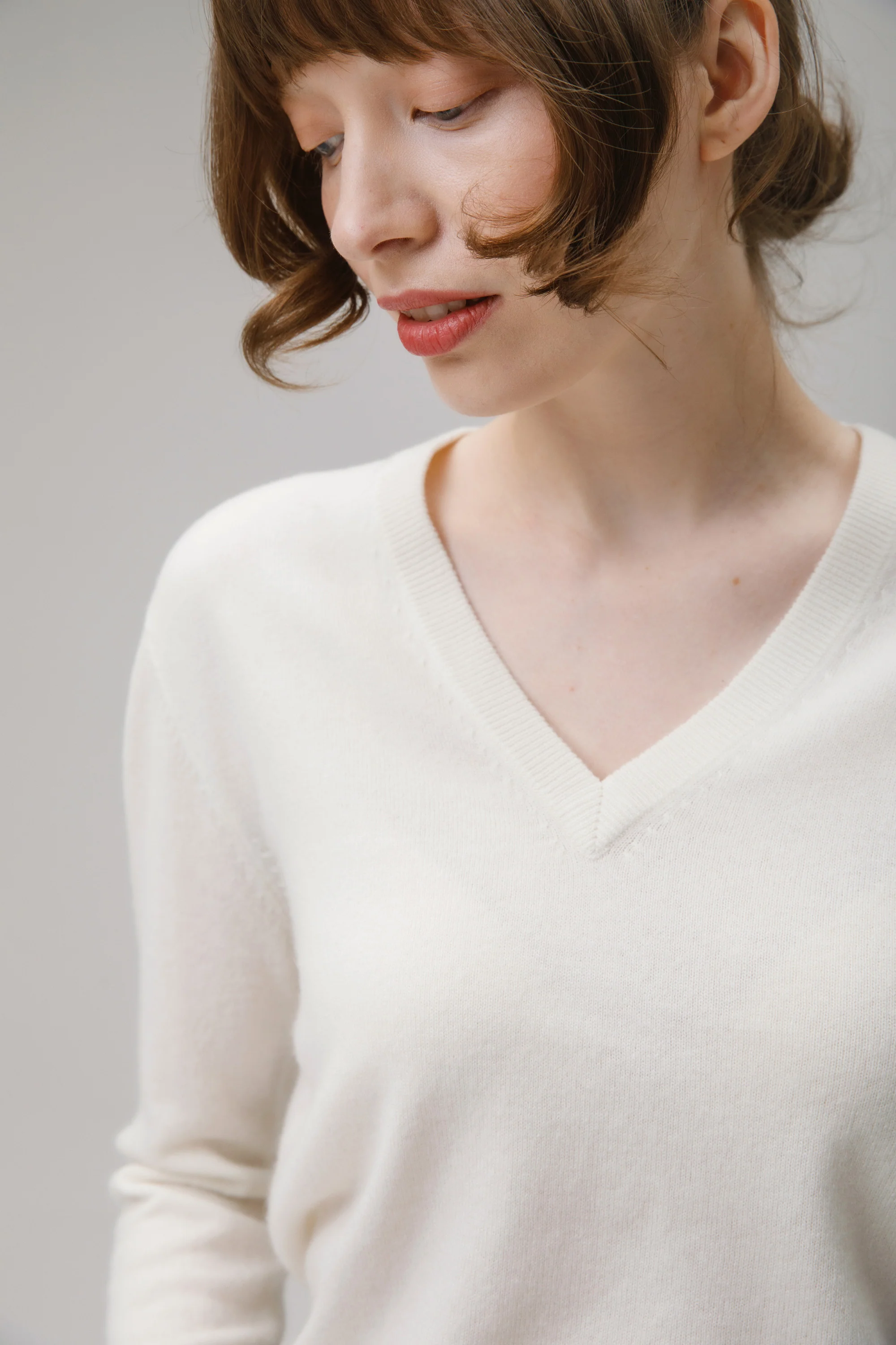 Women's Cashmere V Neck Jumper - Soft Cream - Image 4