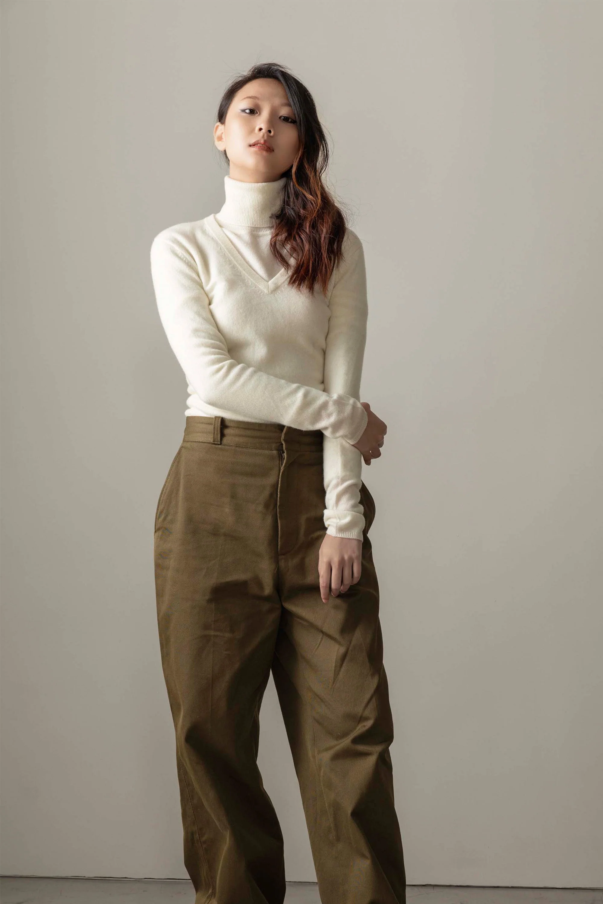 Women's Cashmere V Neck Jumper - Soft Cream - Image 5