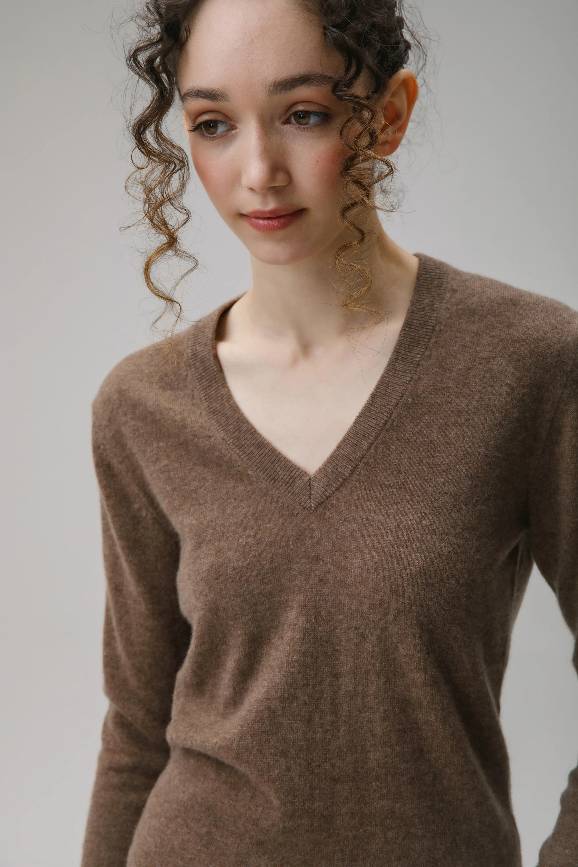 Women's Cashmere V Neck Jumper - Squirrel - Image 3