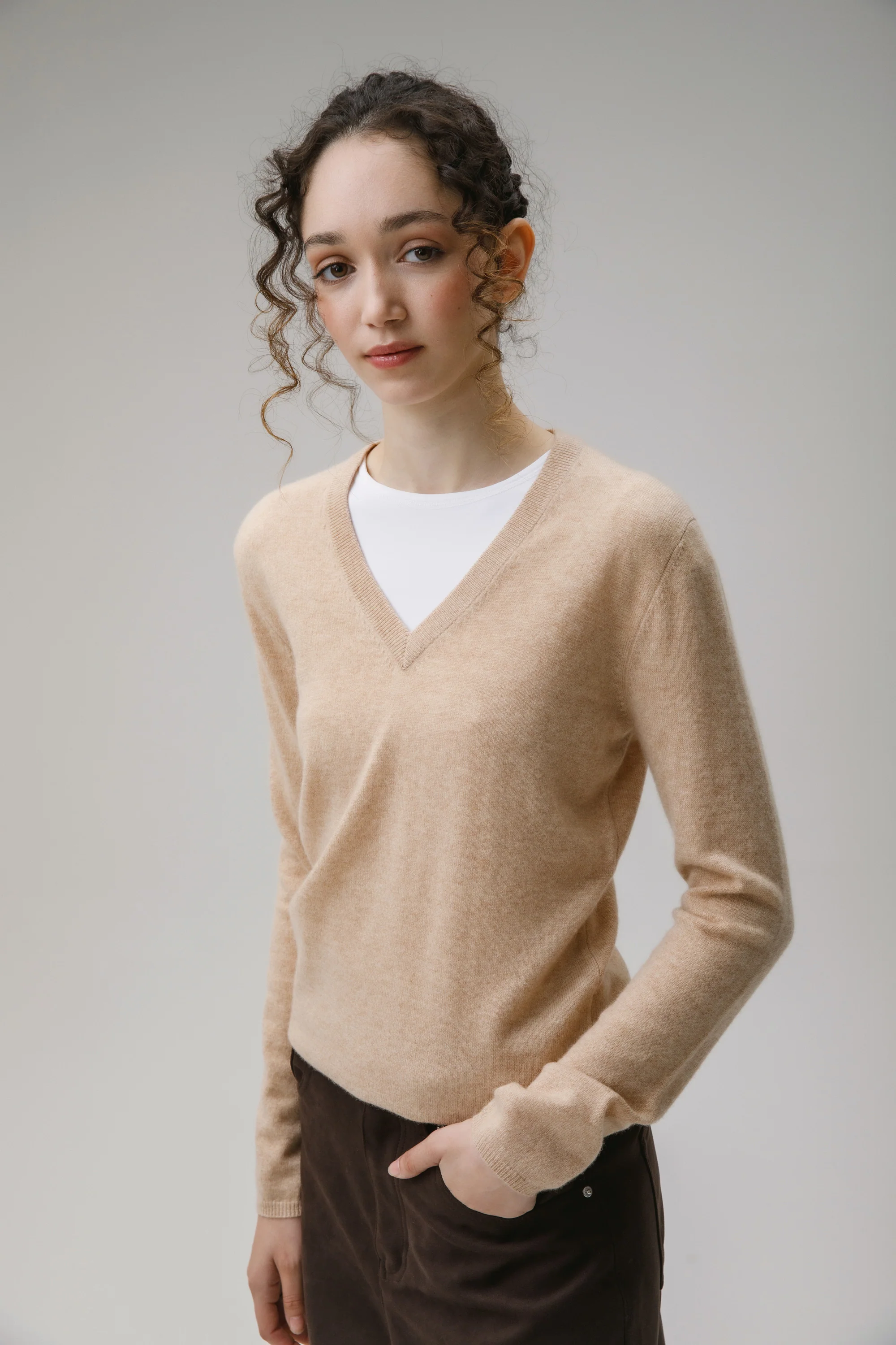 Women's Cashmere V Neck Jumper - Vicuna - Image 2
